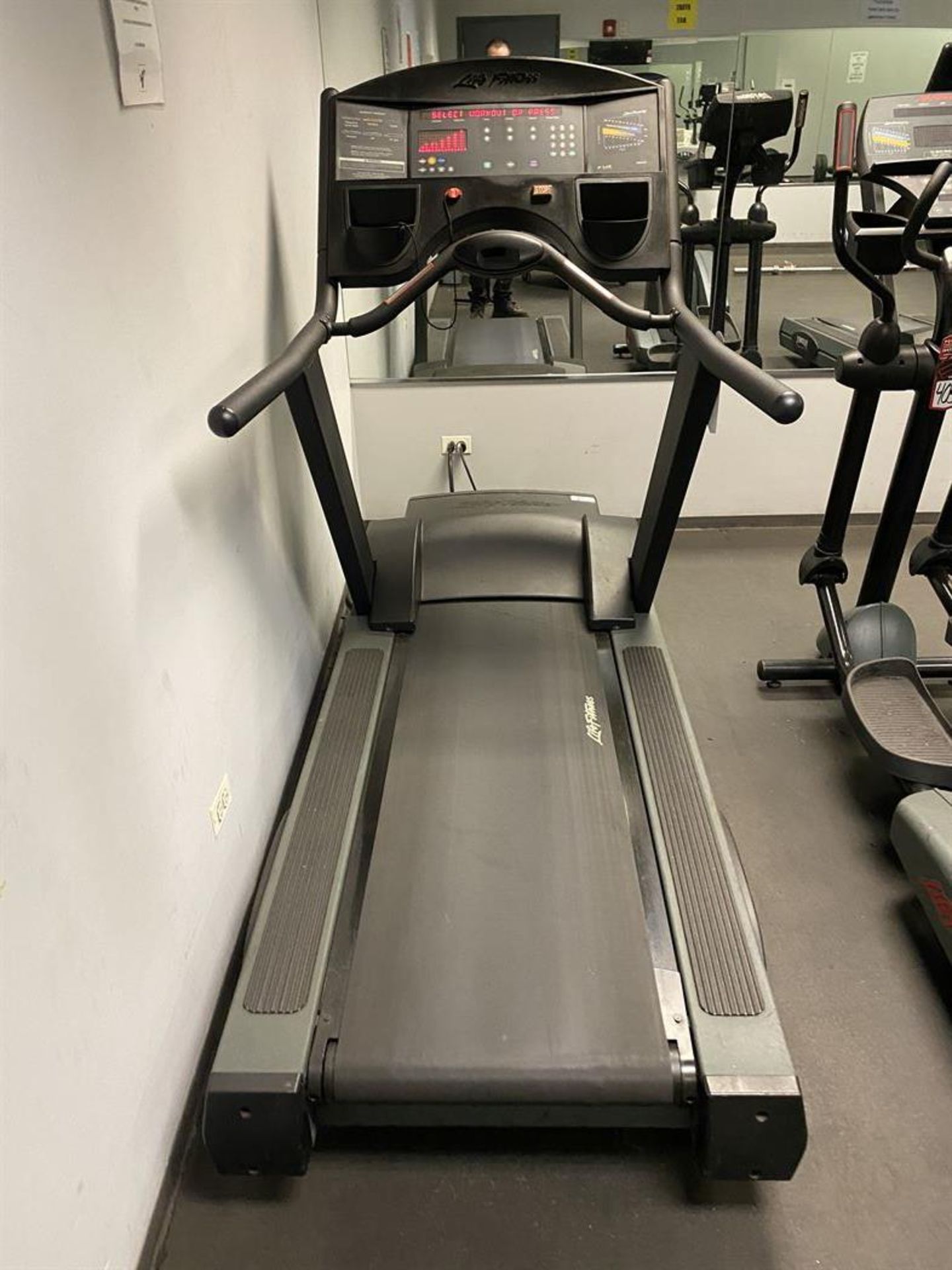 Life Fitness 9500HR Treadmill - Image 2 of 5