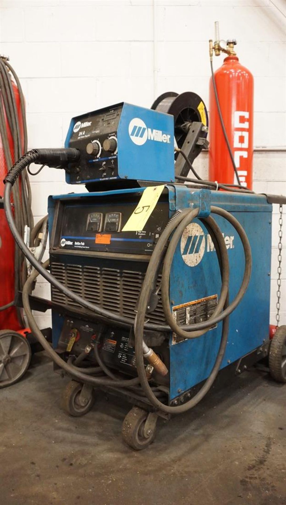 Miller Delta-Fab CV DC Welding Power Source c/w Miller 24V Wire Feeder s/n MB130815U