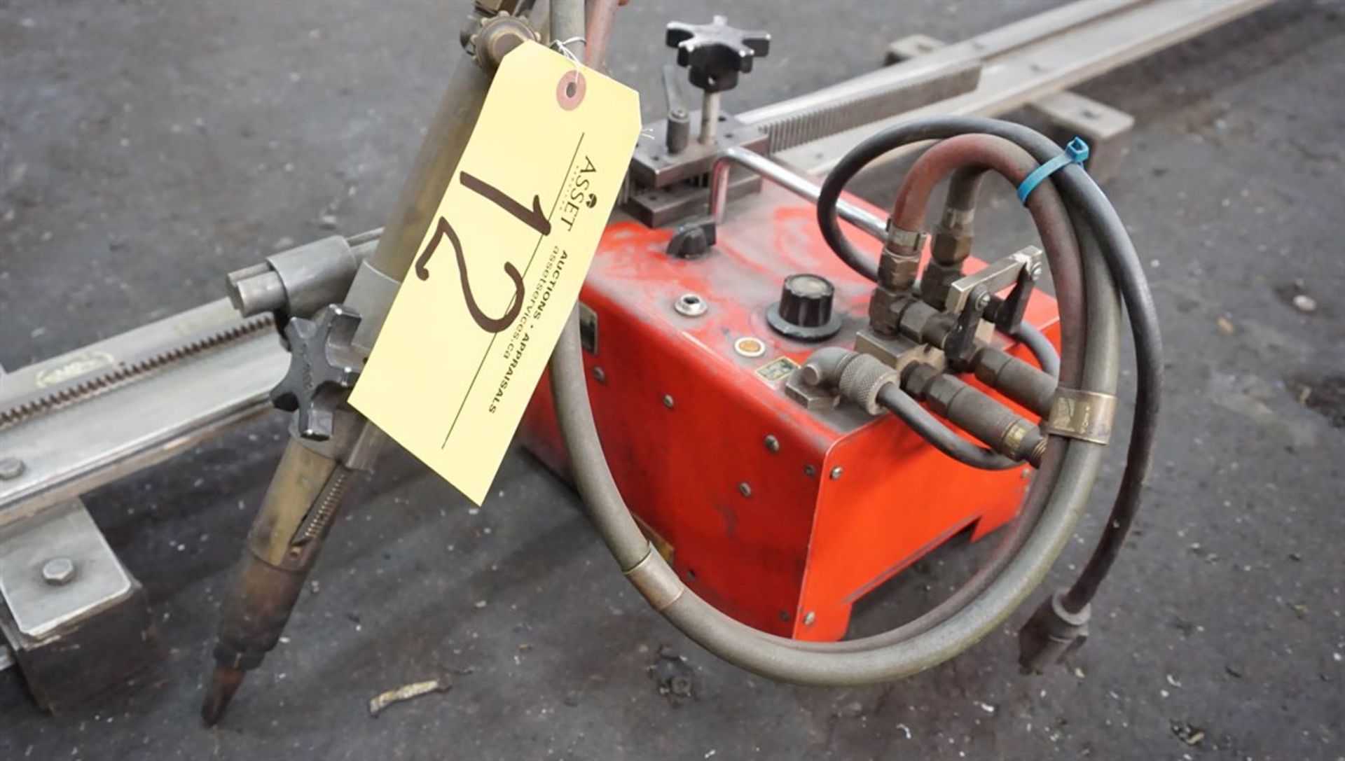 Smith O/A Bug O System Track Cutter c/w Track 6 ' - Image 2 of 2