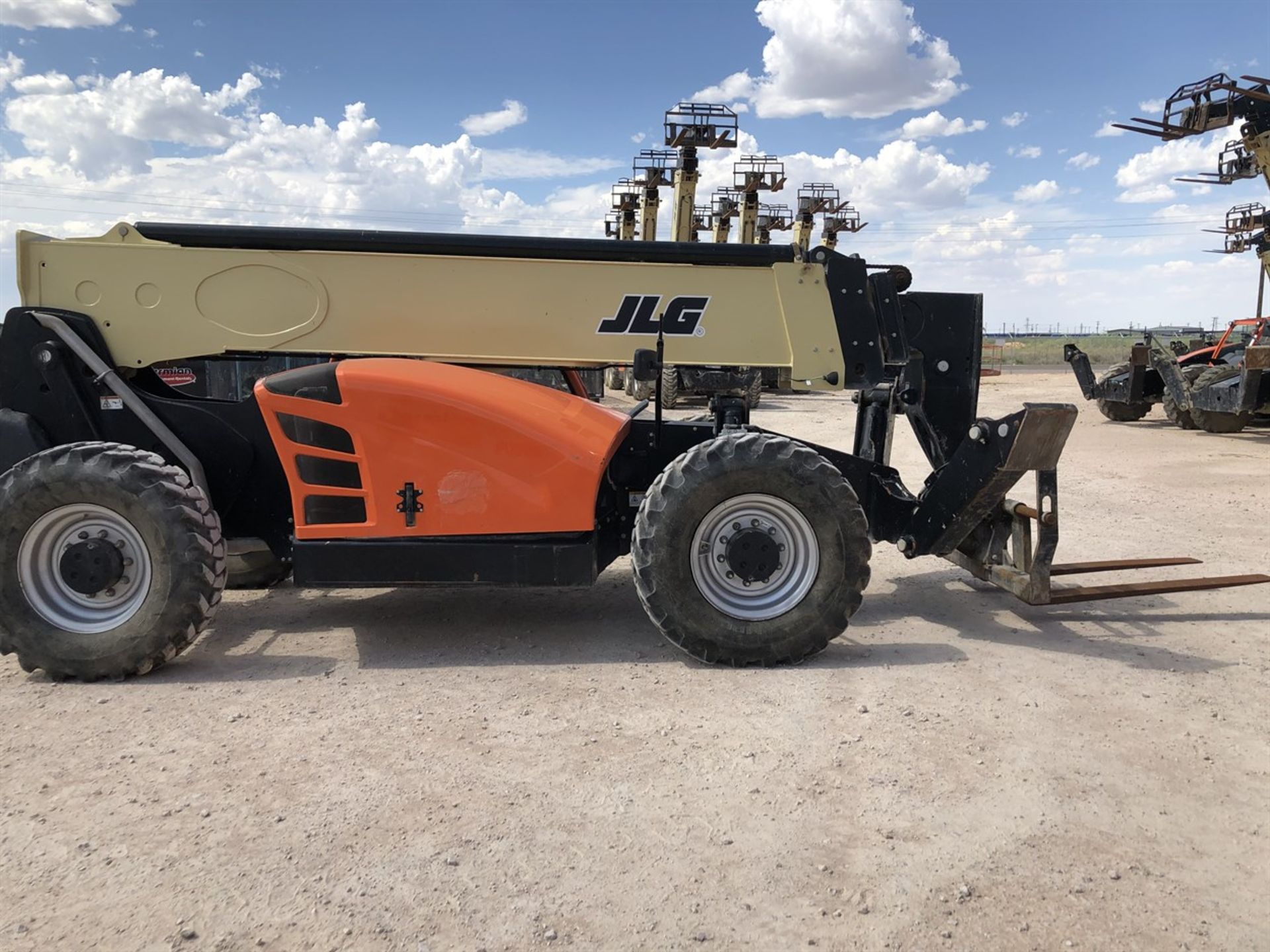 2017 JLG 1055 Telehandler, s/n 160083663, 10,000 Maximum Lift Capacity, 55' Maximum Lift Height, - Image 6 of 17