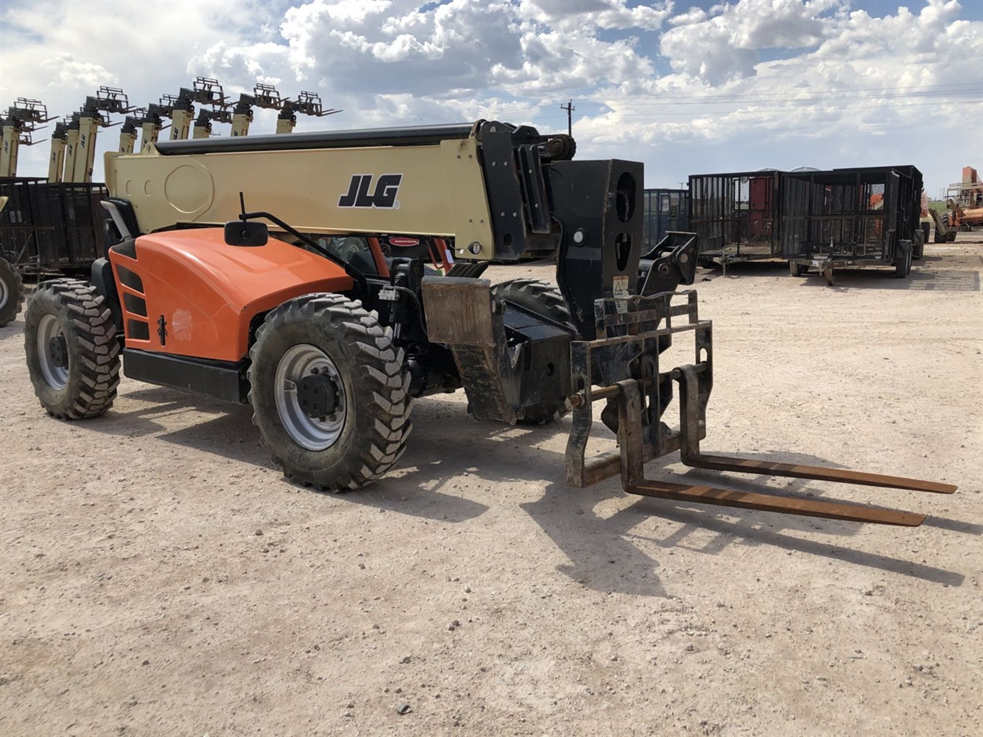 2017 JLG 1055 Telehandler, s/n 160083663, 10,000 Maximum Lift Capacity, 55' Maximum Lift Height, - Image 4 of 17