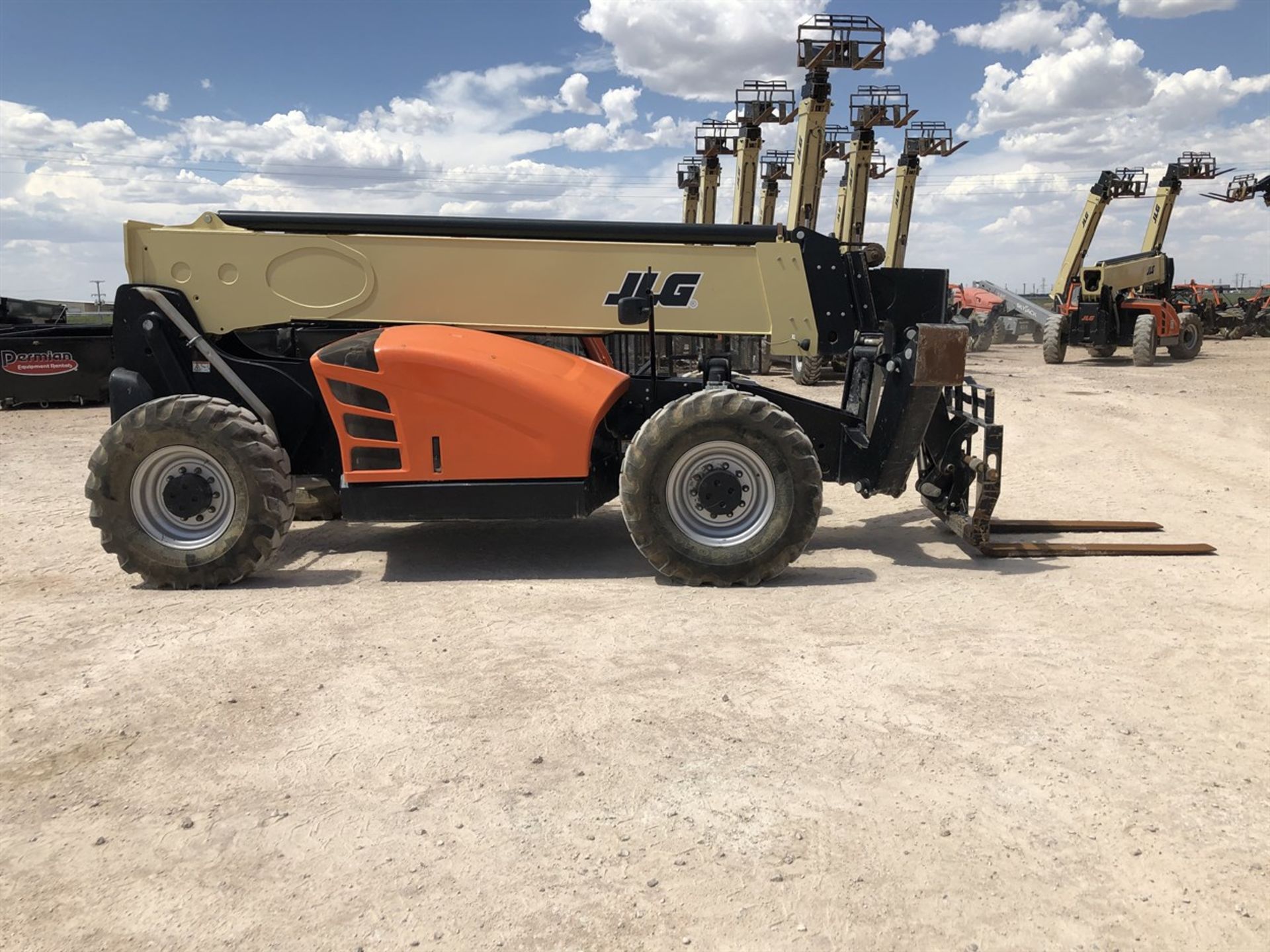 2018 JLG 1055 Telehandler, s/n 160083809, 10,000 Maximum Lift Capacity, 55' Maximum Lift Height, - Image 6 of 16