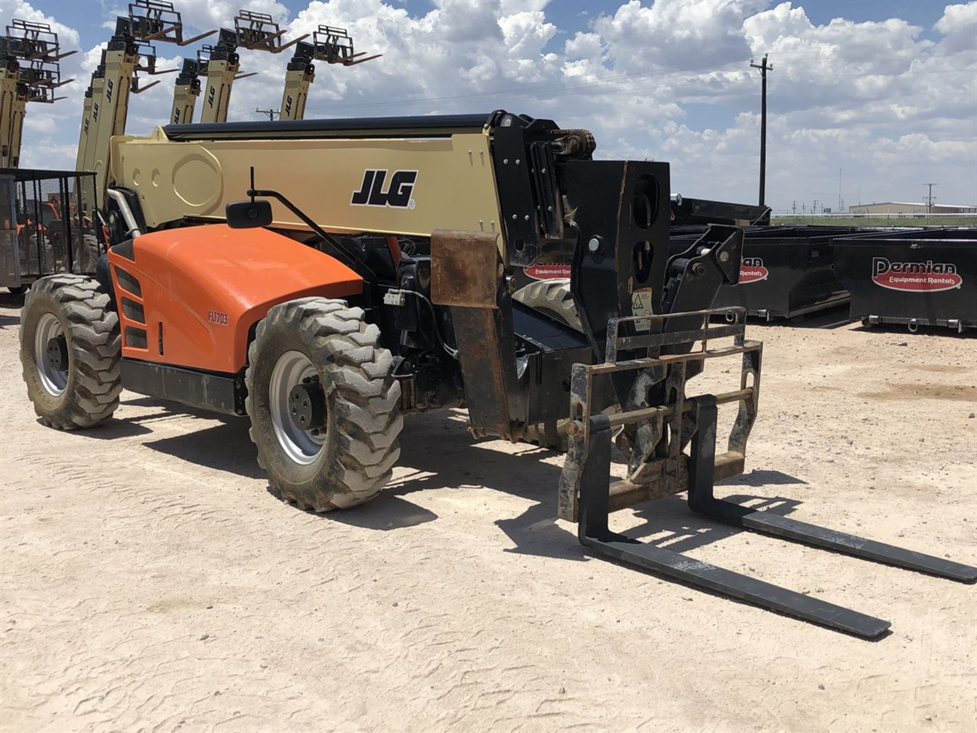 2017 JLG 1055 Telehandler, s/n 160083314, 10,000 Maximum Lift Capacity, 55' Maximum Lift Height, - Image 4 of 18