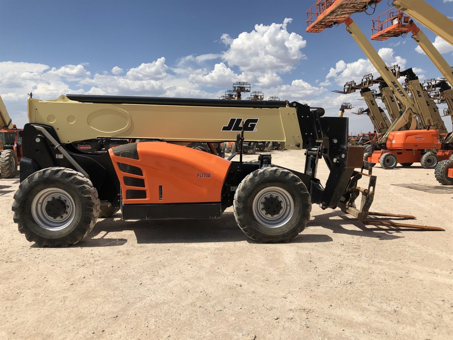 2018 JLG 1055 Telehandler, s/n 160083881, 10,000 Maximum Lift Capacity, 55' Maximum Lift Height, - Image 5 of 15