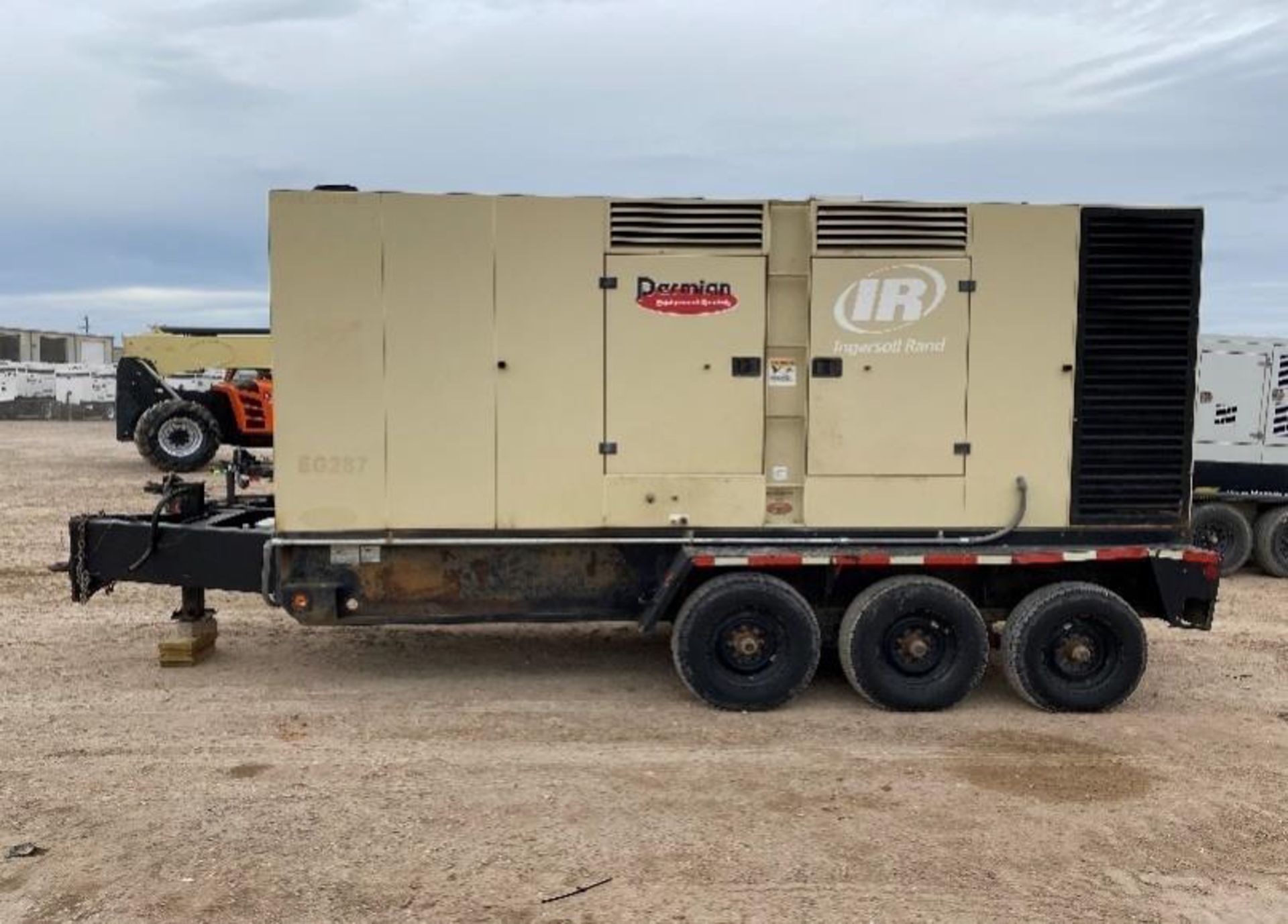 2007 INGERSOLL RAND G570 Portable Power Generator, VIN 4FVGJBLC28U391849, 570 KVA/456 KW, Pintle