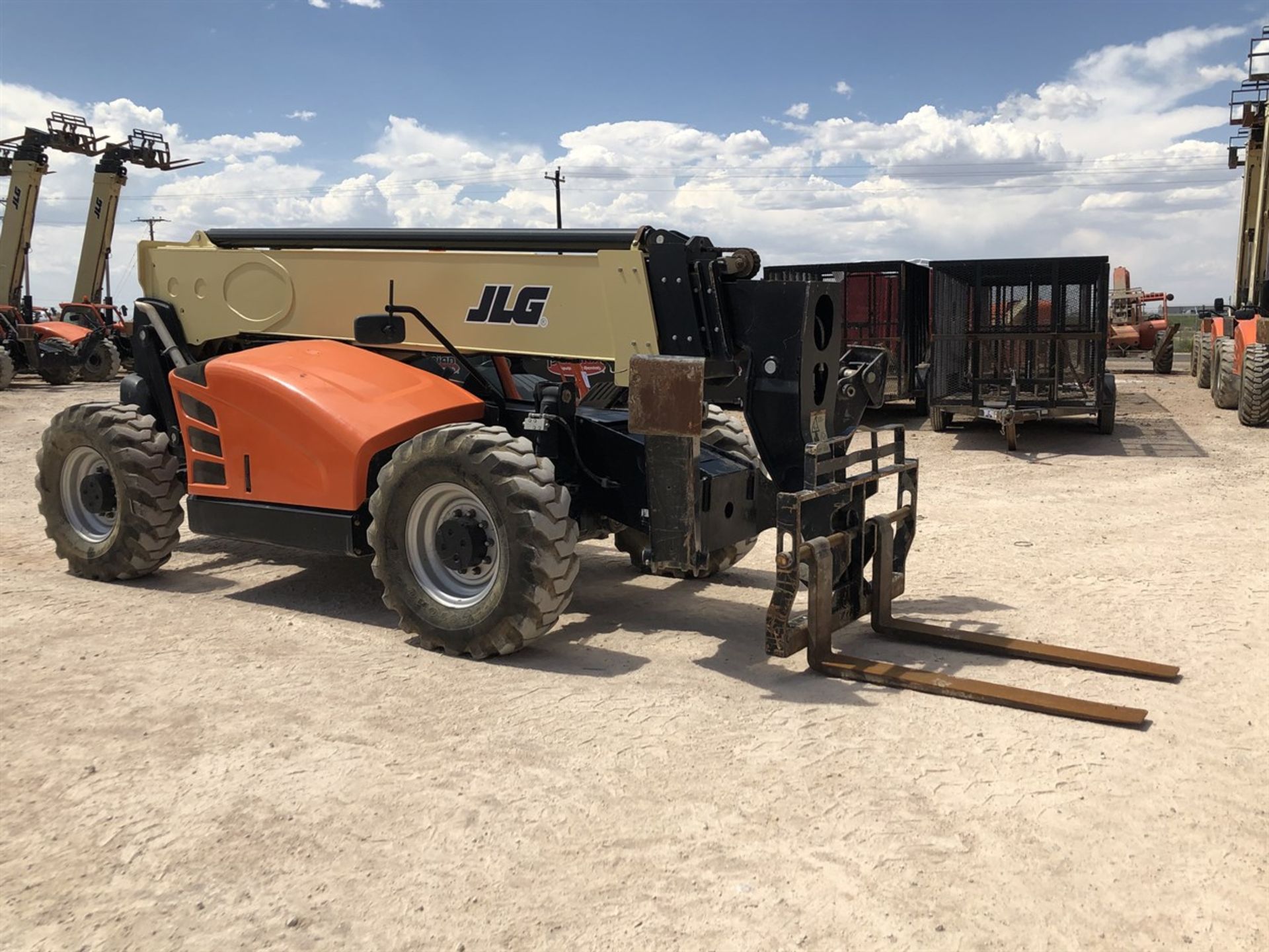 2018 JLG 1055 Telehandler, s/n 160083809, 10,000 Maximum Lift Capacity, 55' Maximum Lift Height, - Image 4 of 16