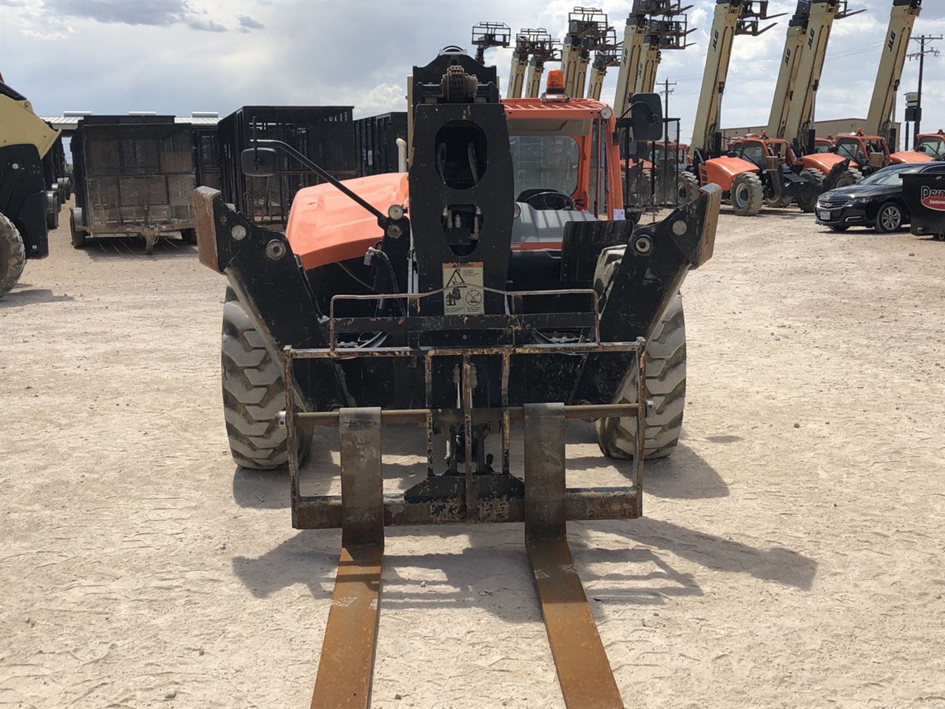 2018 JLG 1055 Telehandler, s/n 160083809, 10,000 Maximum Lift Capacity, 55' Maximum Lift Height, - Image 3 of 16