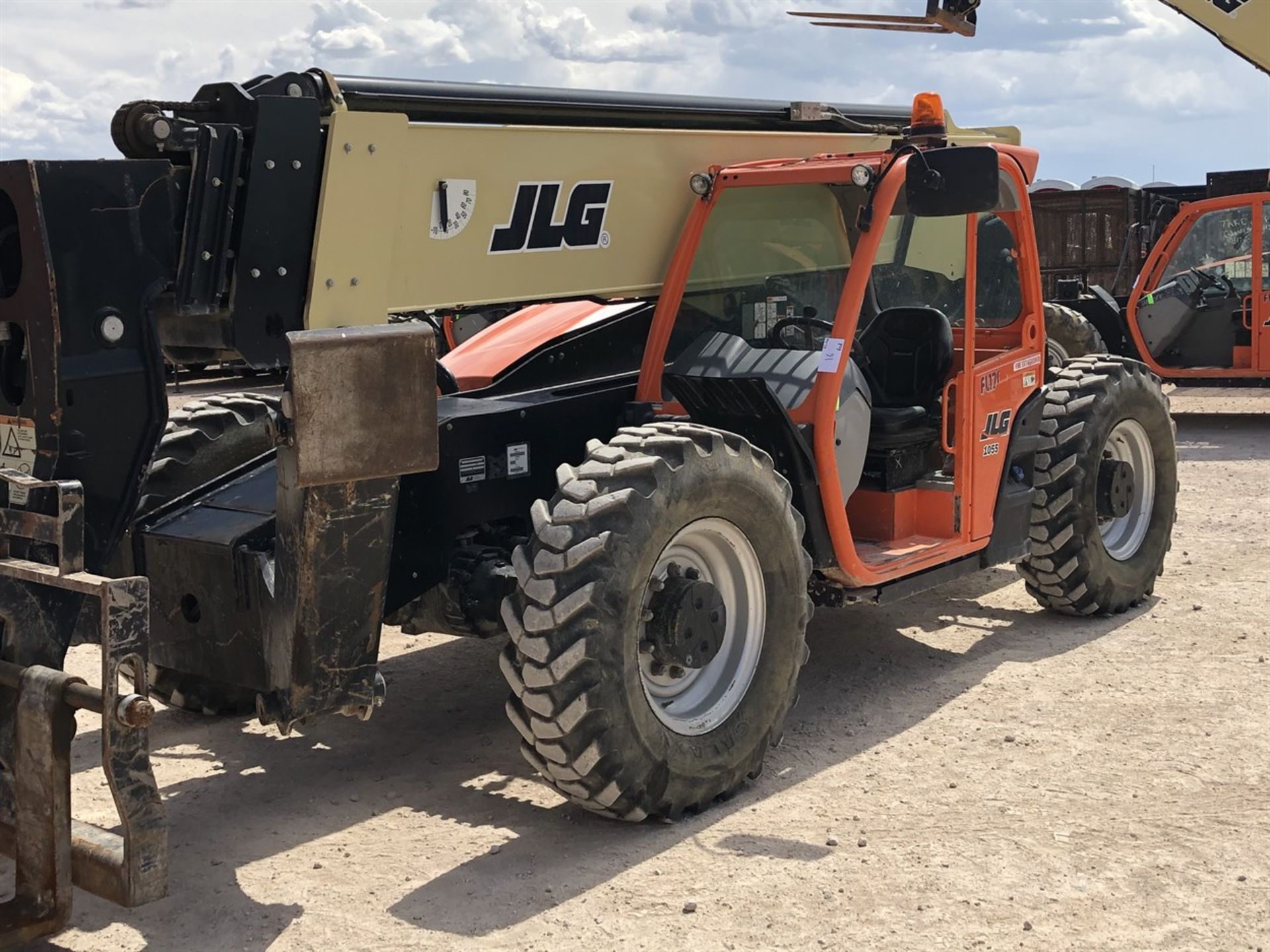 2017 JLG 1055 Telehandler, s/n 160083663, 10,000 Maximum Lift Capacity, 55' Maximum Lift Height, - Image 2 of 17