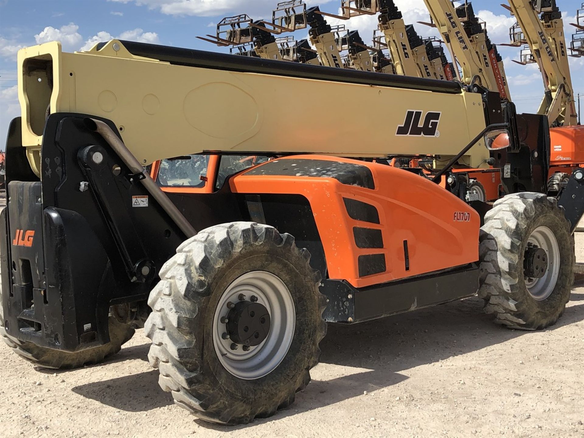 2017 JLG 1055 Telehandler, s/n 160083664, 10,000 Maximum Lift Capacity, 55' Maximum Lift Height, - Image 8 of 16