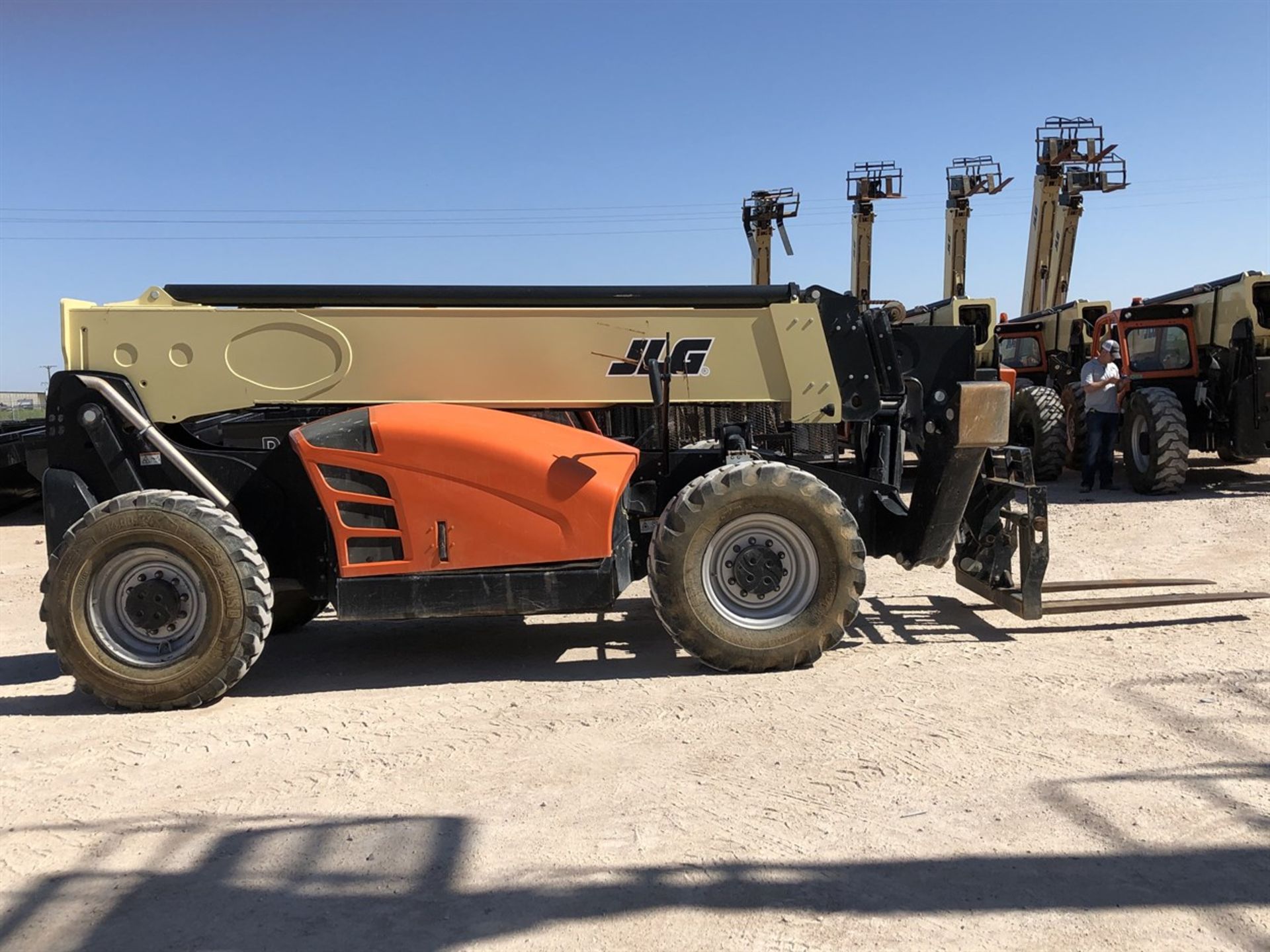 2017 JLG 1055 Telehandler, s/n 160083315, 10,000 Maximum Lift Capacity, 55' Maximum Lift Height, - Image 6 of 17