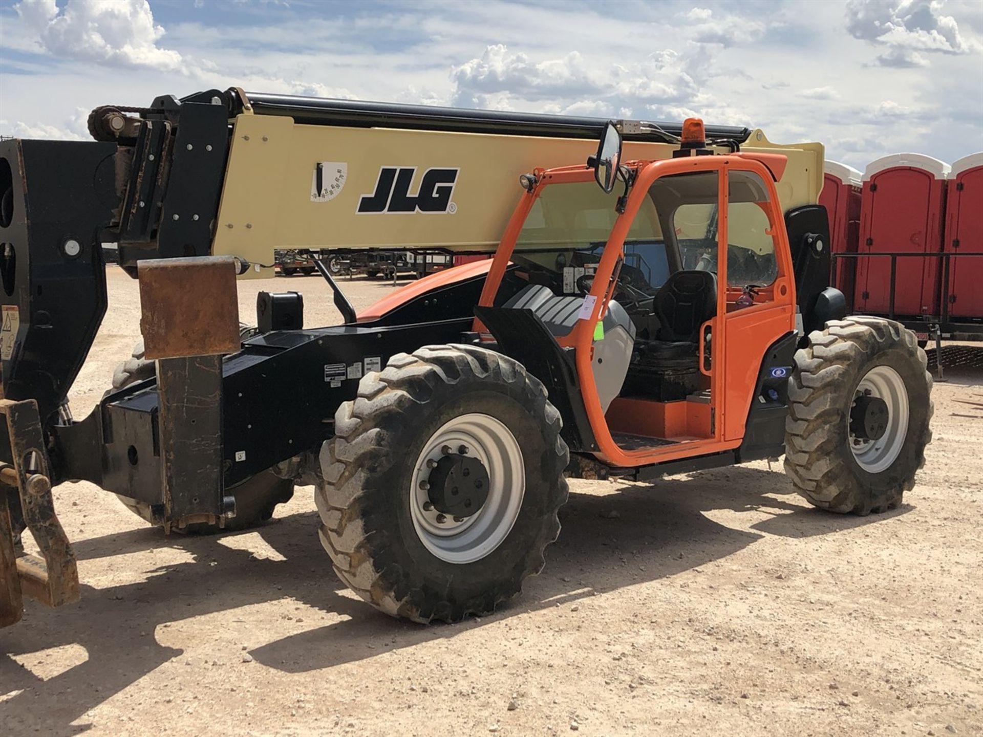 2018 JLG 1055 Telehandler, s/n 160083881, 10,000 Maximum Lift Capacity, 55' Maximum Lift Height, - Image 2 of 15