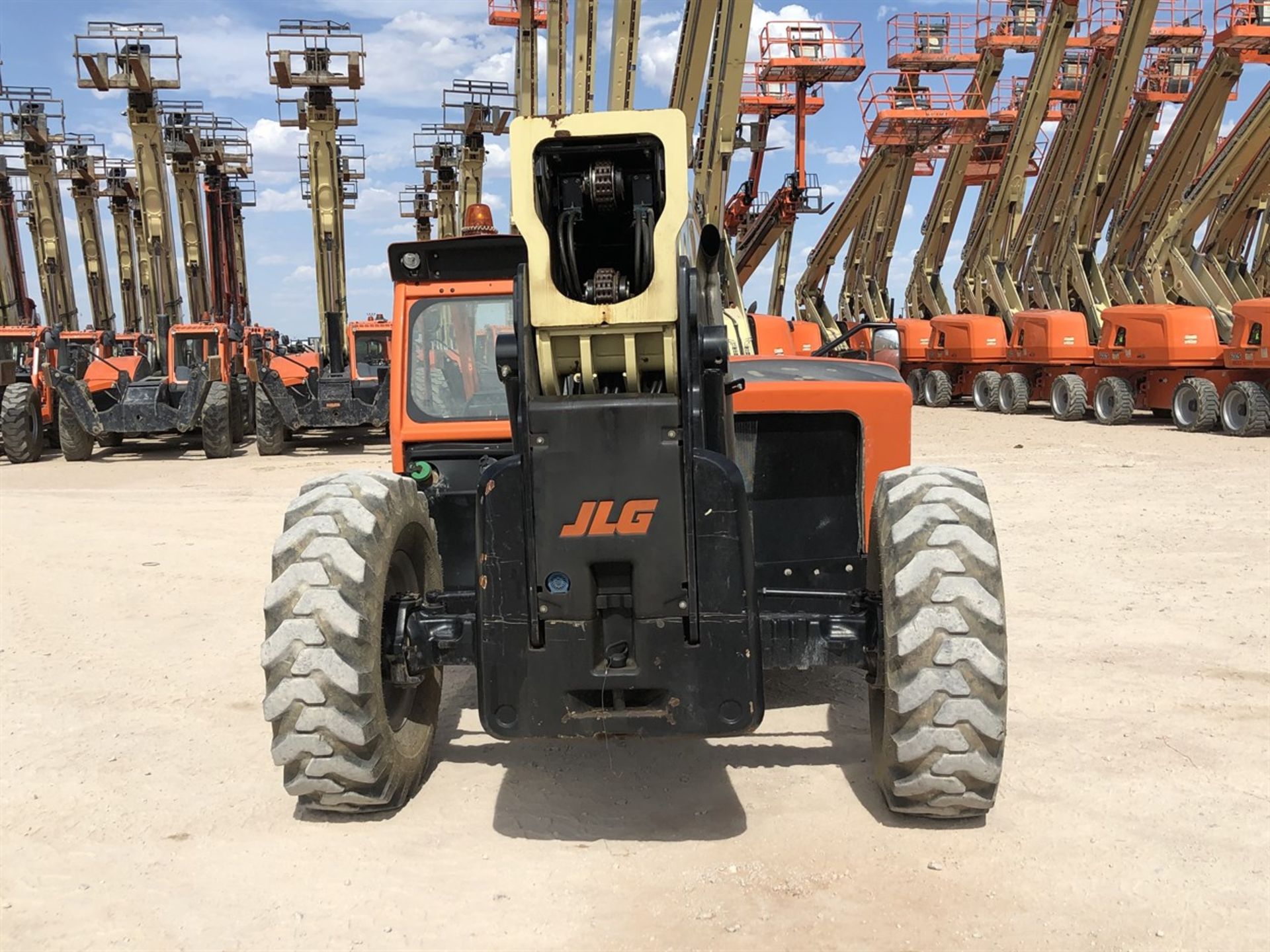 2018 JLG 1055 Telehandler, s/n 160083884, 10,000 Maximum Lift Capacity, 55' Maximum Lift Height, - Image 9 of 17