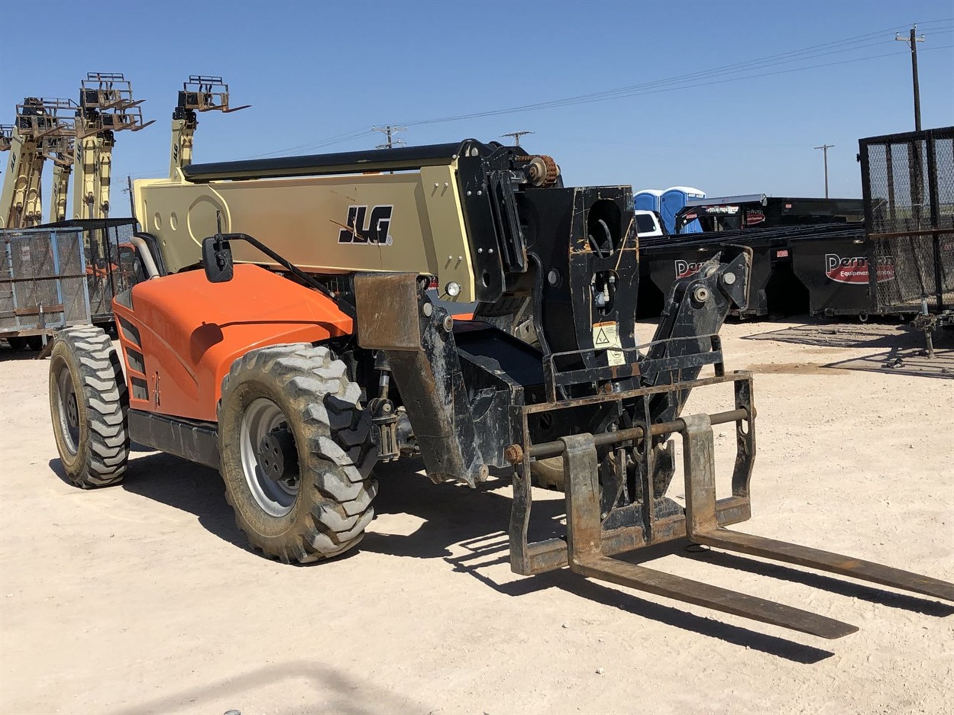 2017 JLG 1055 Telehandler, s/n 160083315, 10,000 Maximum Lift Capacity, 55' Maximum Lift Height, - Image 4 of 17