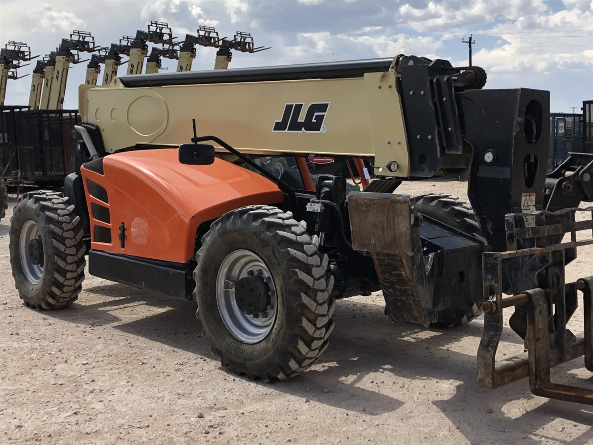 2017 JLG 1055 Telehandler, s/n 160083663, 10,000 Maximum Lift Capacity, 55' Maximum Lift Height, - Image 5 of 17