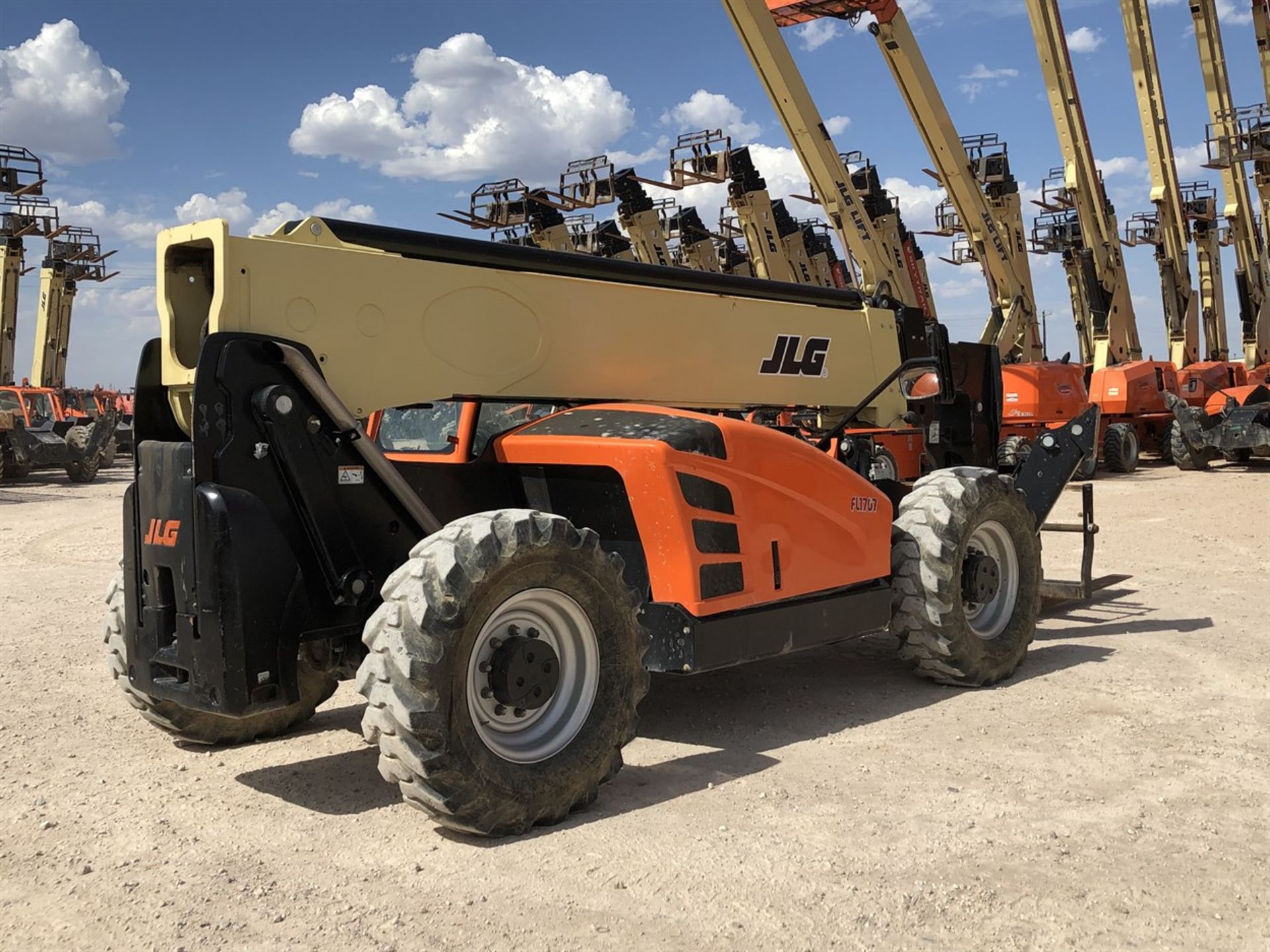 2017 JLG 1055 Telehandler, s/n 160083664, 10,000 Maximum Lift Capacity, 55' Maximum Lift Height, - Image 7 of 16