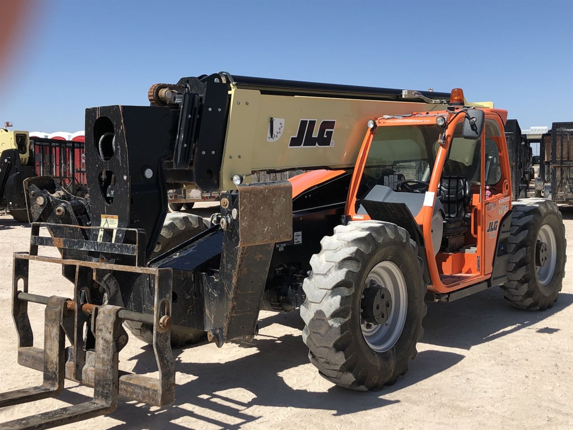 2018 JLG 1055 Telehandler, s/n 160083883, 10,000 Maximum Lift Capacity, 55' Maximum Lift Height, - Image 2 of 17