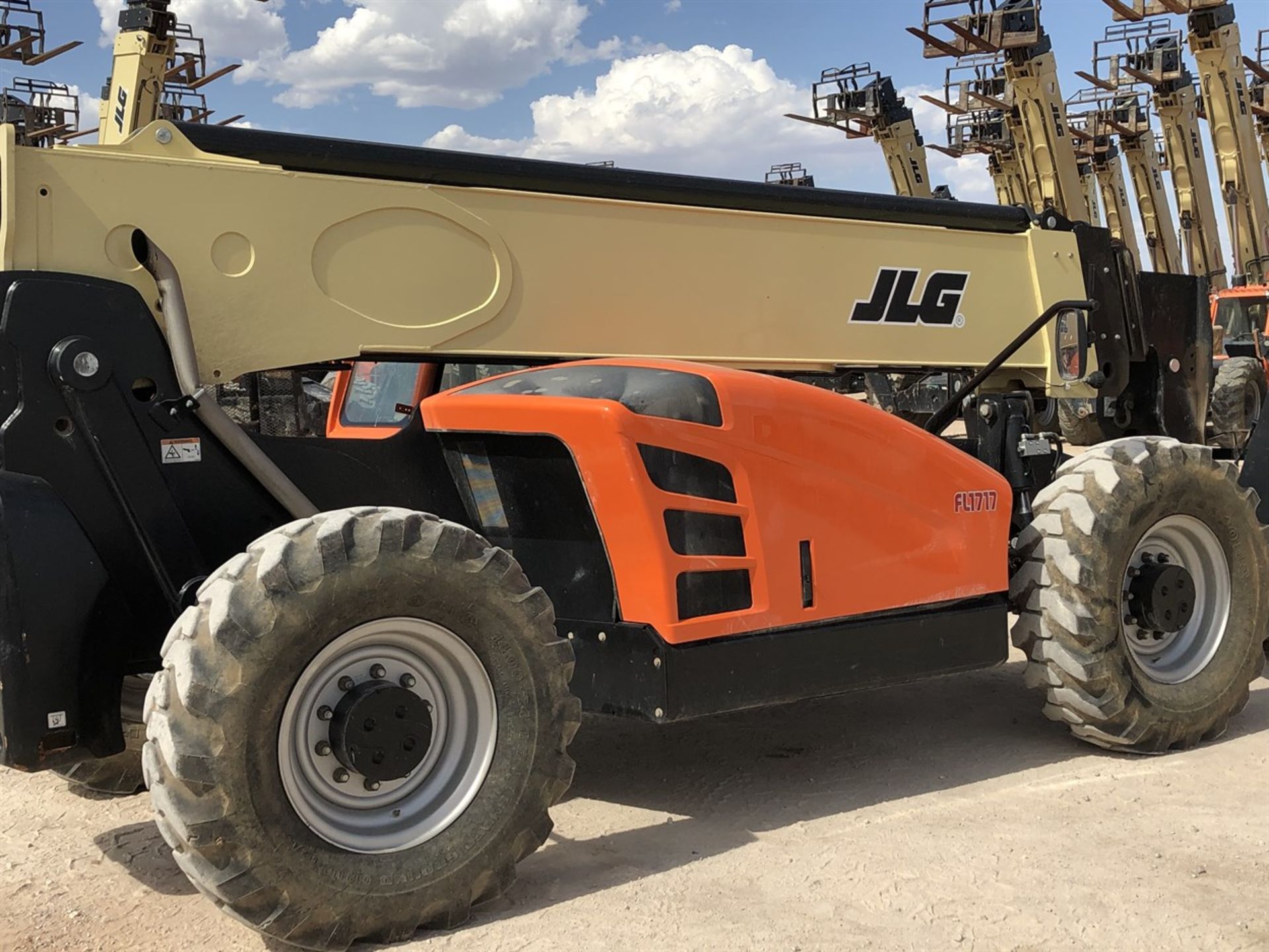 2018 JLG 1055 Telehandler, s/n 160083884, 10,000 Maximum Lift Capacity, 55' Maximum Lift Height, - Image 8 of 17