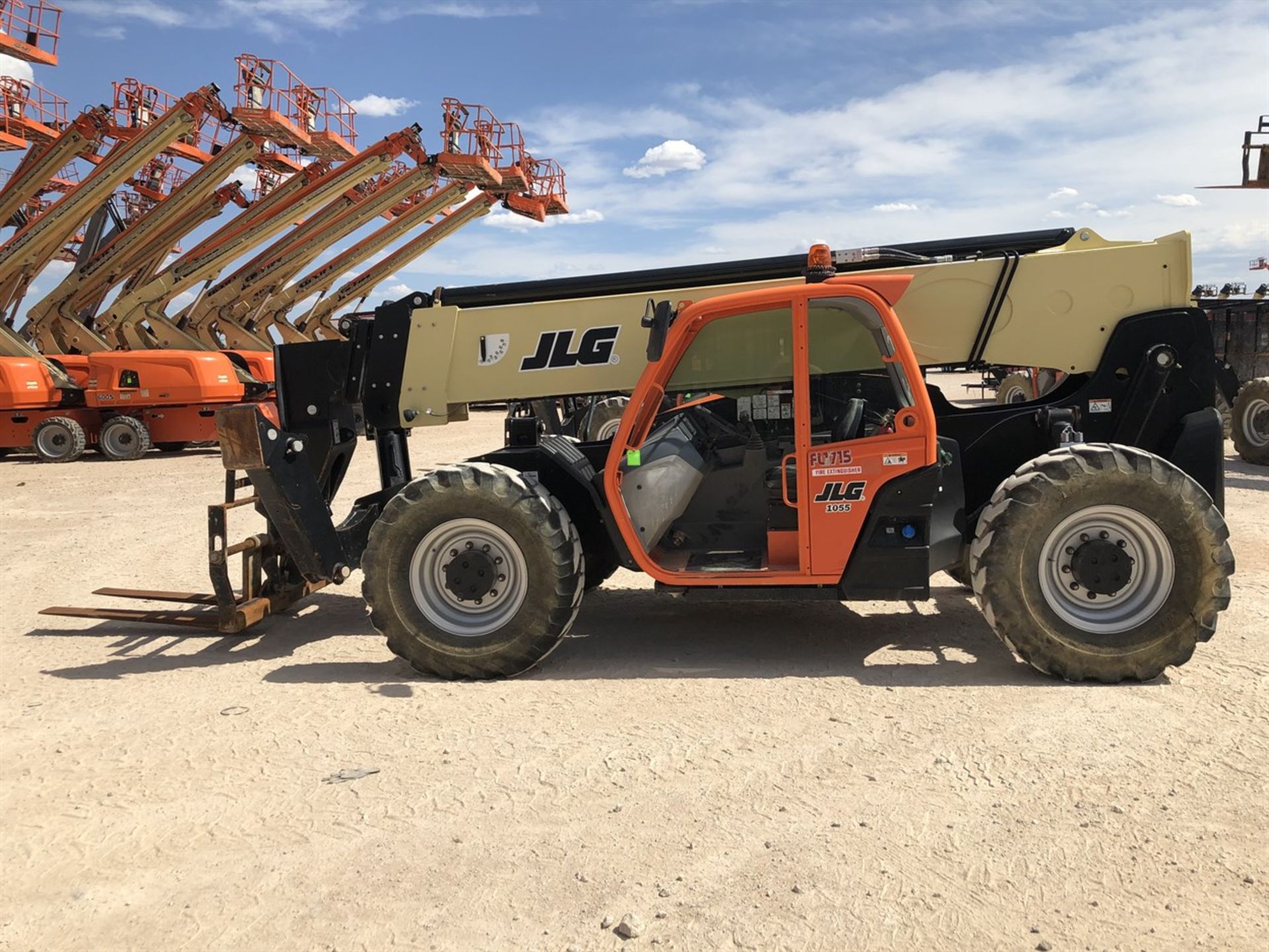 2018 JLG 1055 Telehandler, s/n 160083880, 10,000 Maximum Lift Capacity, 55' Maximum Lift Height, - Image 11 of 17