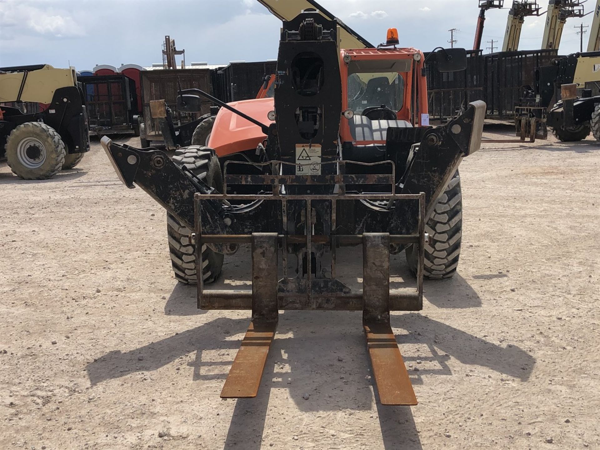 2017 JLG 1055 Telehandler, s/n 160083663, 10,000 Maximum Lift Capacity, 55' Maximum Lift Height, - Image 3 of 17