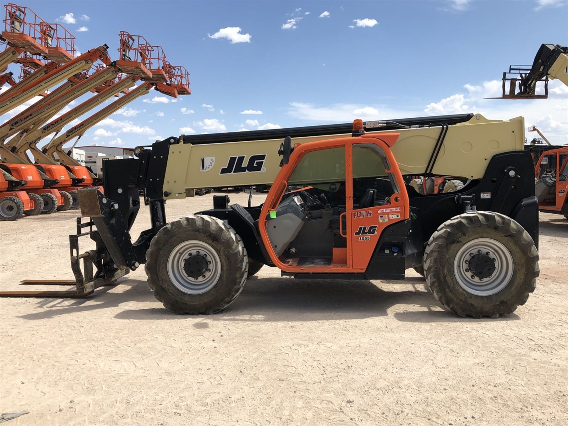 2018 JLG 1055 Telehandler, s/n 160083809, 10,000 Maximum Lift Capacity, 55' Maximum Lift Height, - Image 10 of 16