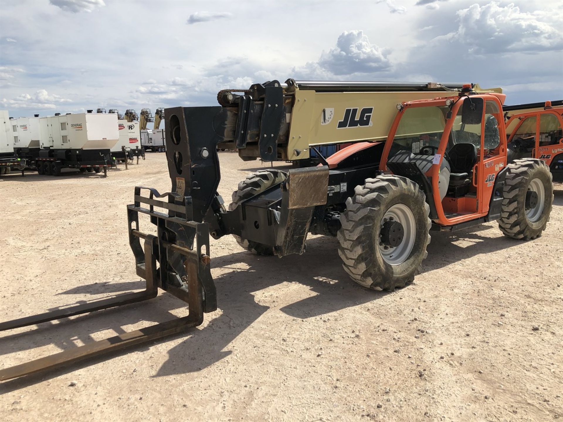 2017 JLG 1055 Telehandler, s/n 160083664, 10,000 Maximum Lift Capacity, 55' Maximum Lift Height,