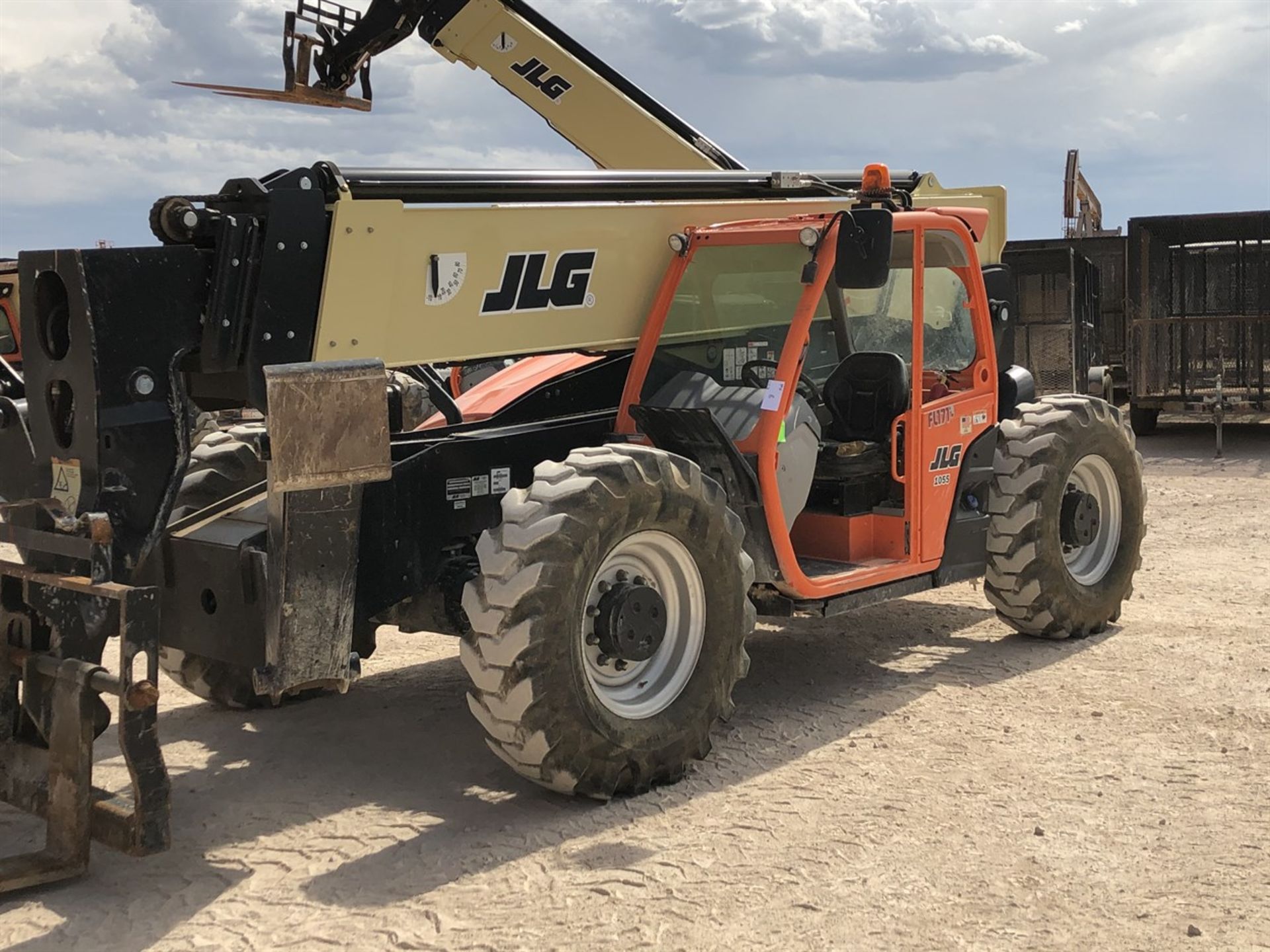 2018 JLG 1055 Telehandler, s/n 160083884, 10,000 Maximum Lift Capacity, 55' Maximum Lift Height, - Image 2 of 17