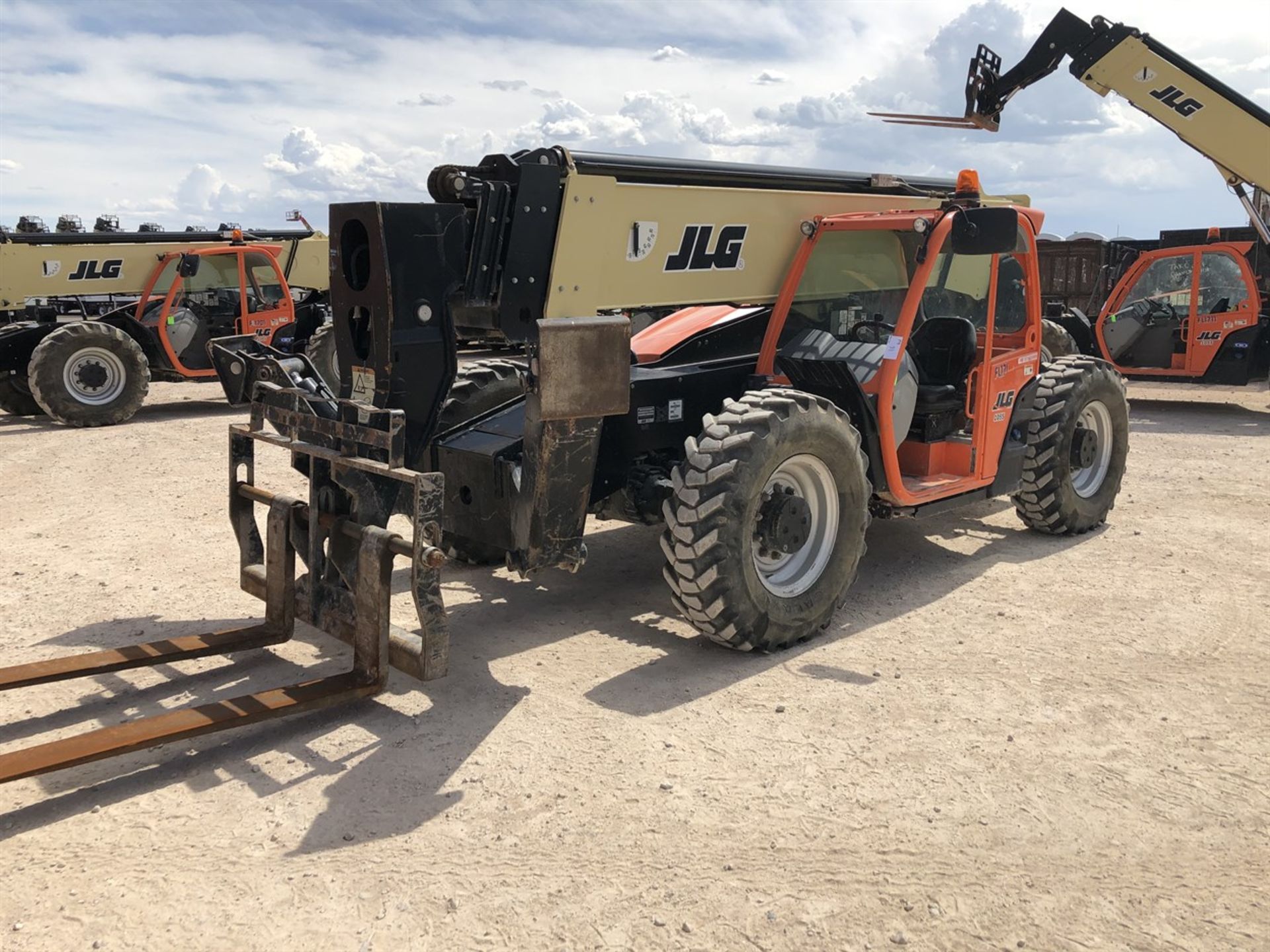 2017 JLG 1055 Telehandler, s/n 160083663, 10,000 Maximum Lift Capacity, 55' Maximum Lift Height,