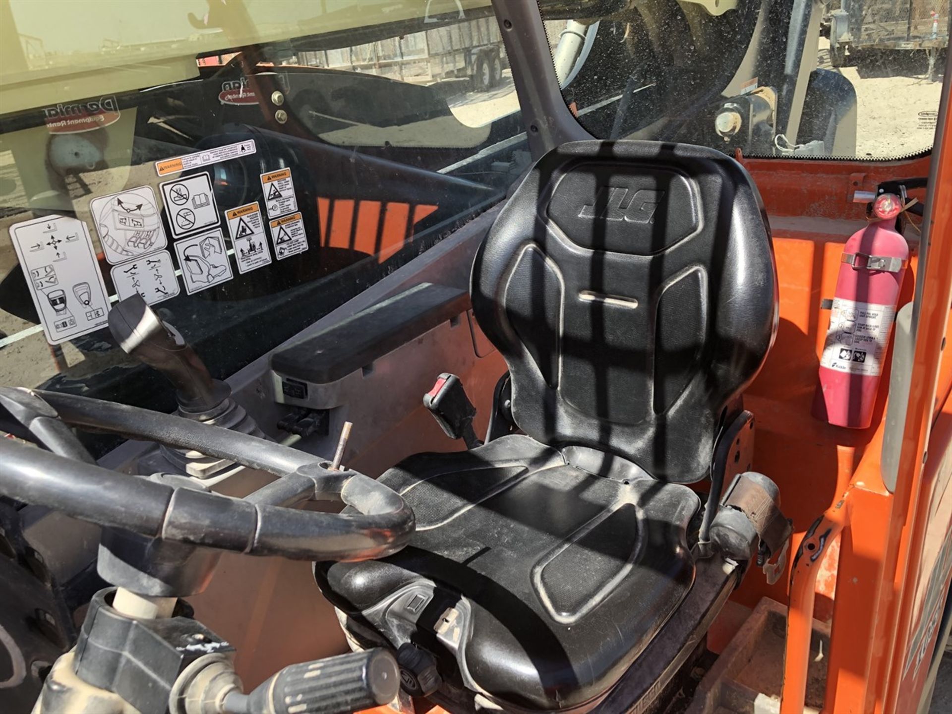 2018 JLG 1055 Telehandler, s/n 160083883, 10,000 Maximum Lift Capacity, 55' Maximum Lift Height, - Image 12 of 17