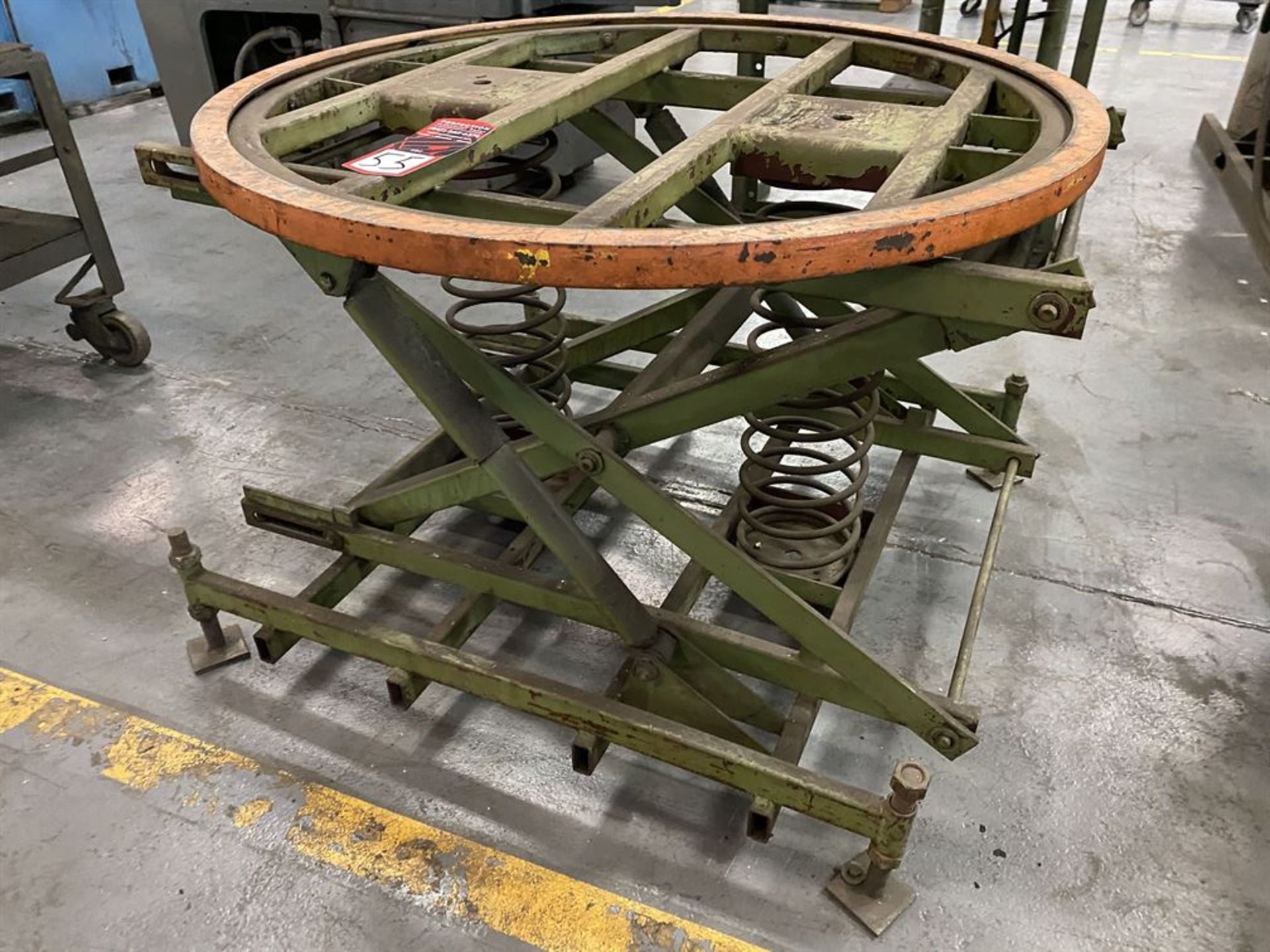 44" Dia Scissor/Spring Rotary Pallet Table - Image 2 of 2