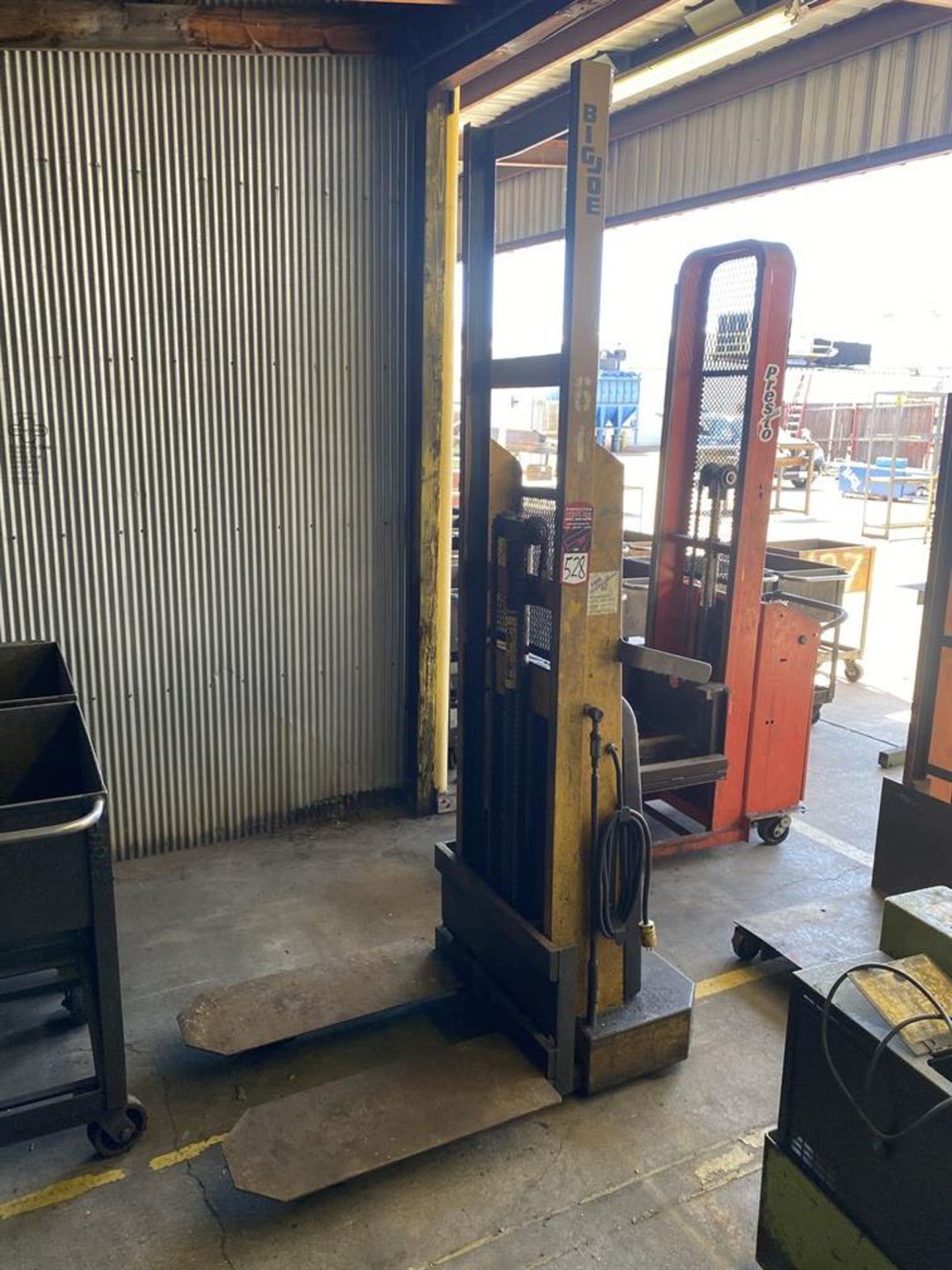 BIG JOE 1518-R7 Die Lift Cart, s/n 363407, 1500 Lb. Capacity