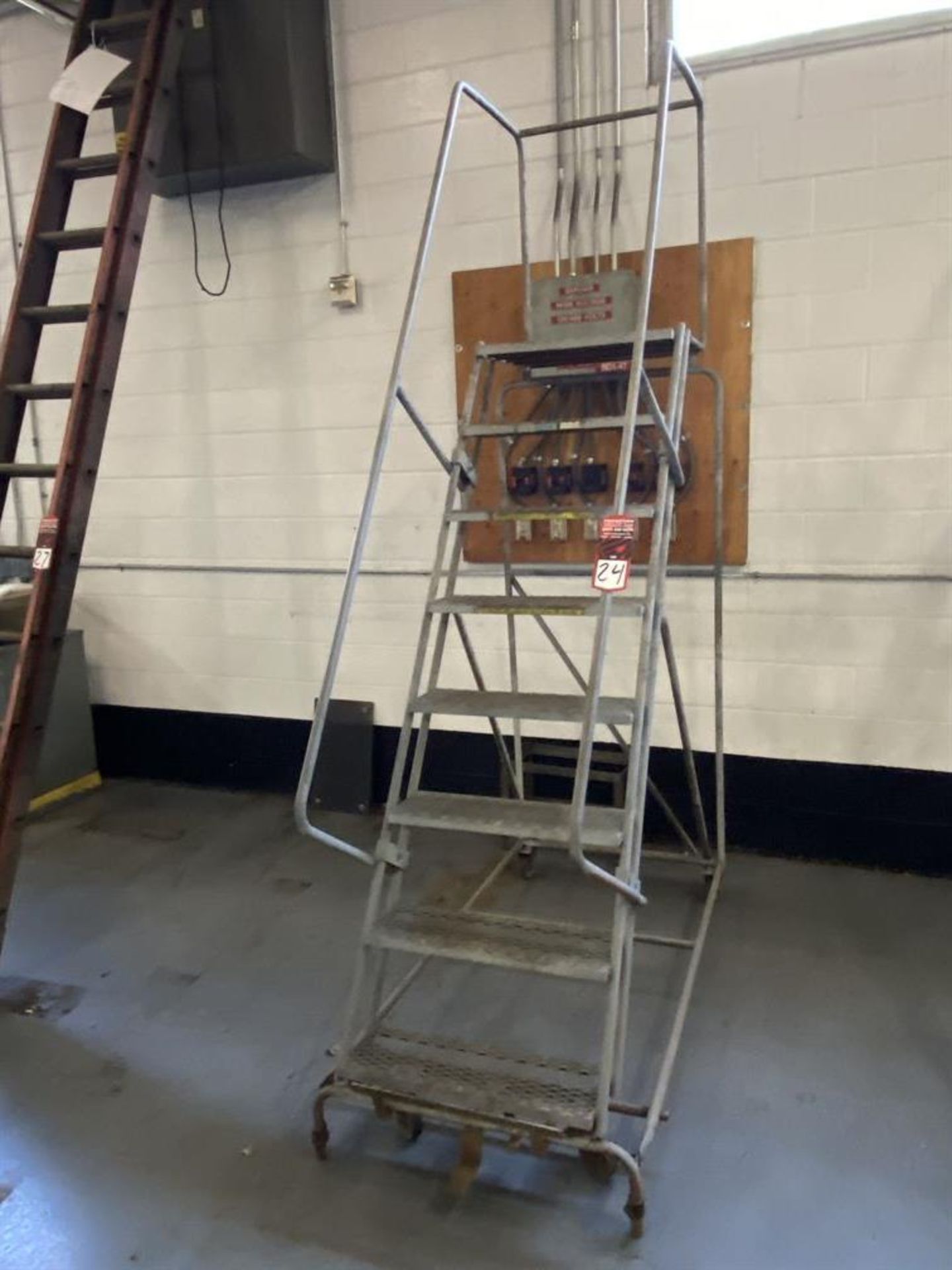 8-Step Ballymore Safety Ladder
