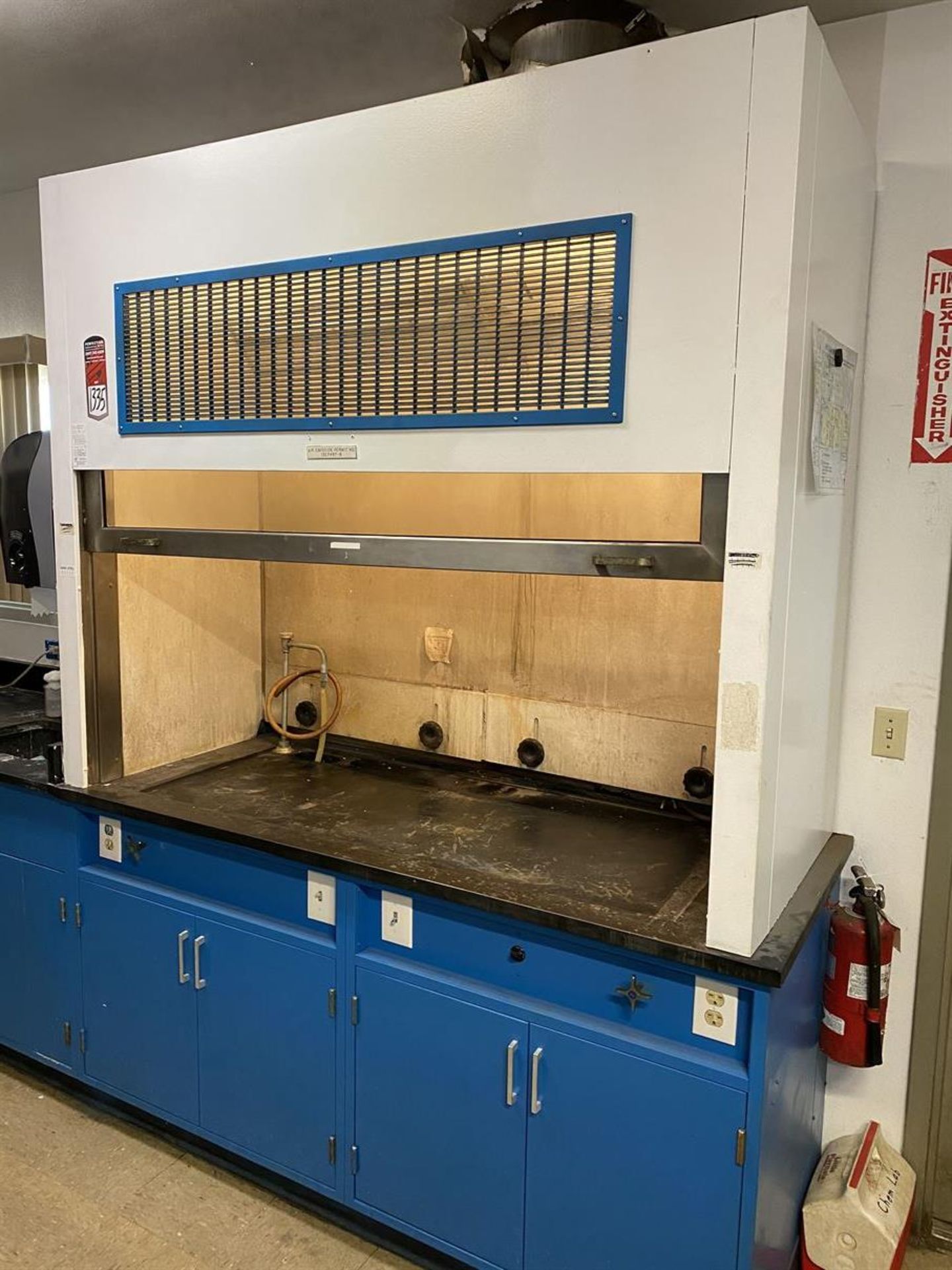 Unknown Make Fume Hood