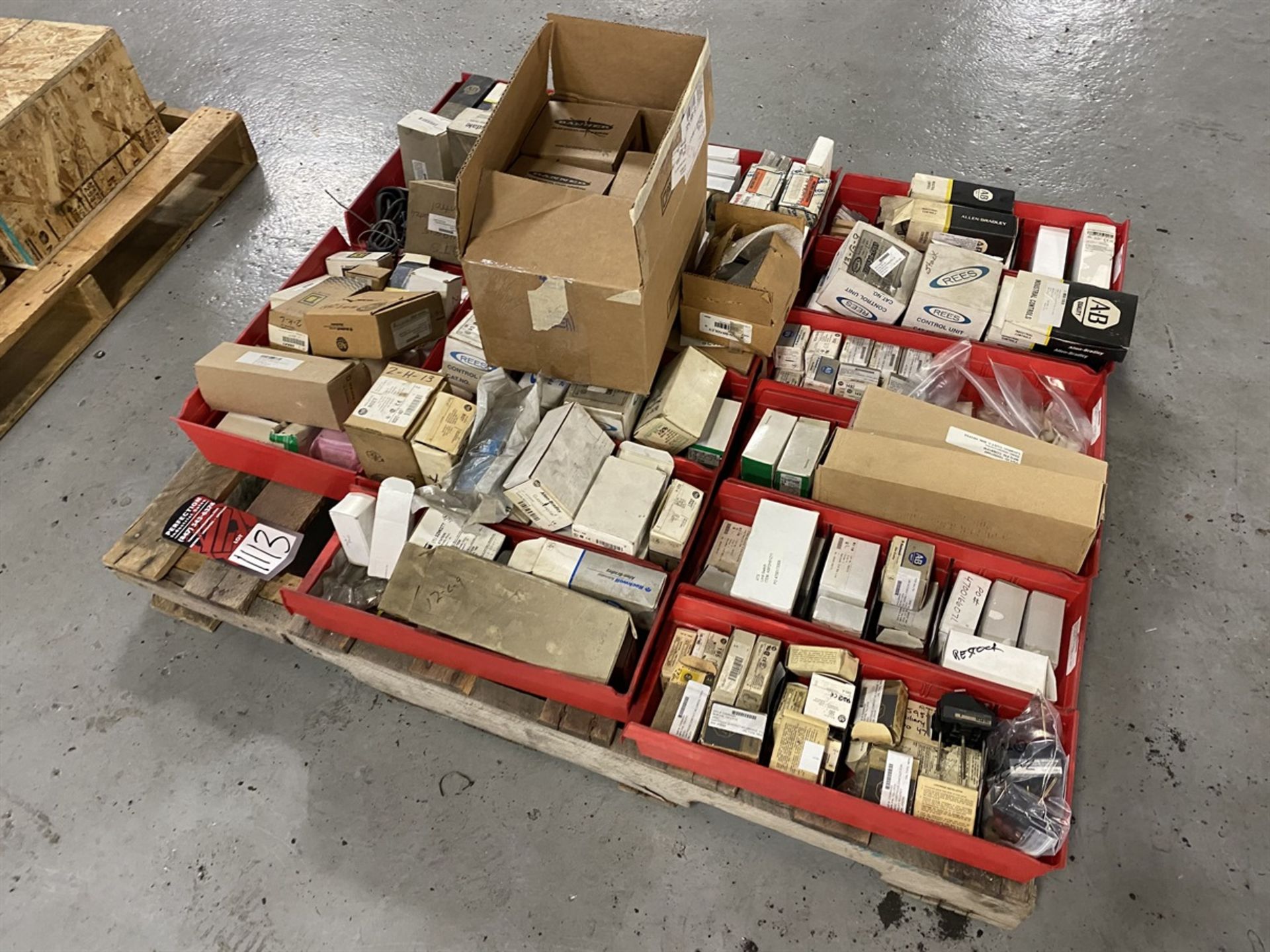 Lot Comprising Electronic Sensors, Contactors, Terminal Blocks, Relays, and Limit Switches