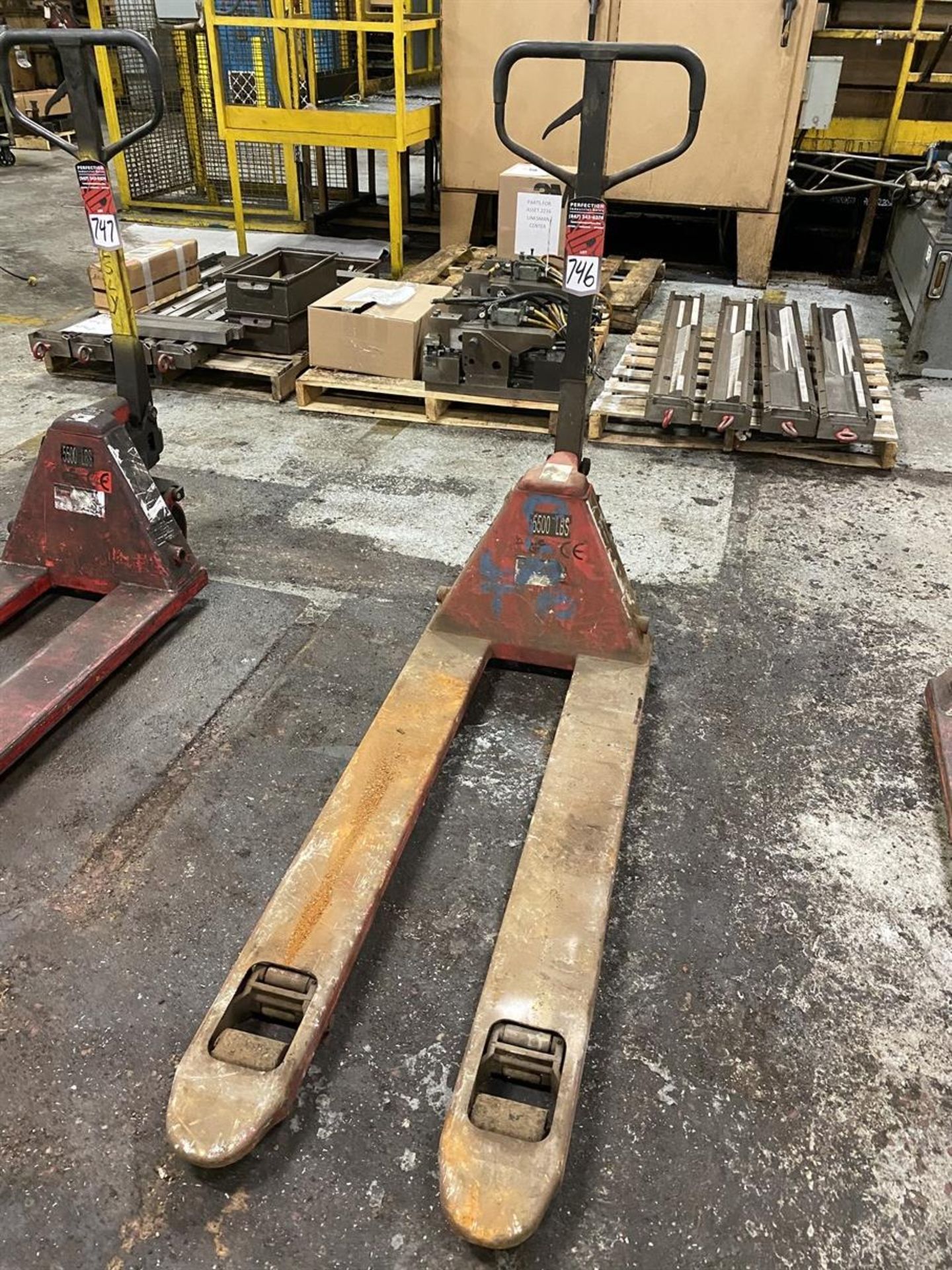 DAYTON 5500 Lb. Industrial Pallet Jack