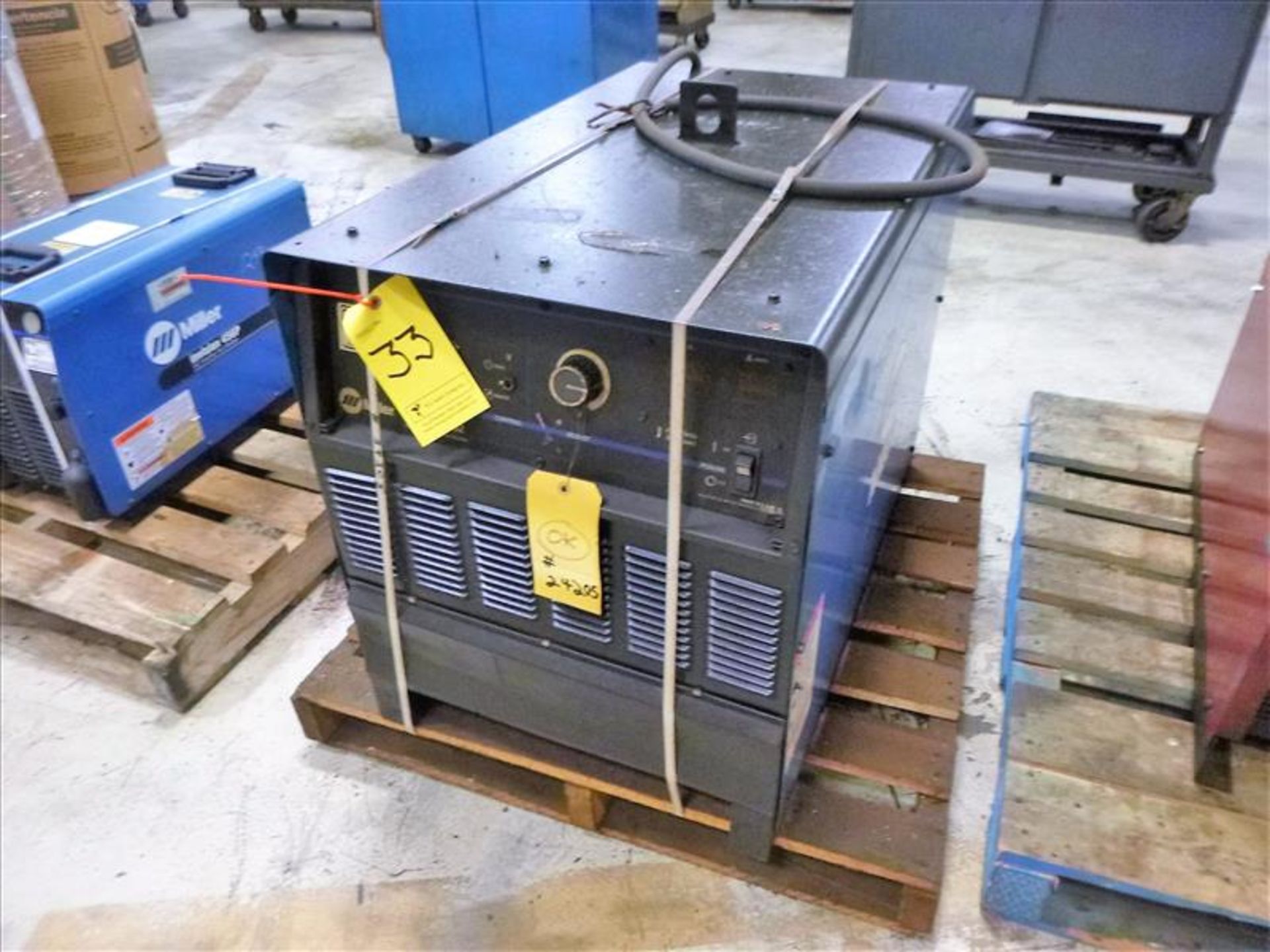 MILLER DeltaWeld 452 MIG Welder - Image 2 of 2