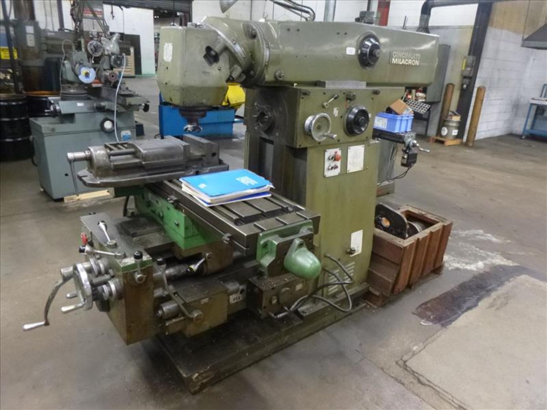 CINCINNATI MILACRON 2MK Universal Mill, s/n 13J23UIABE-31 - Image 3 of 8