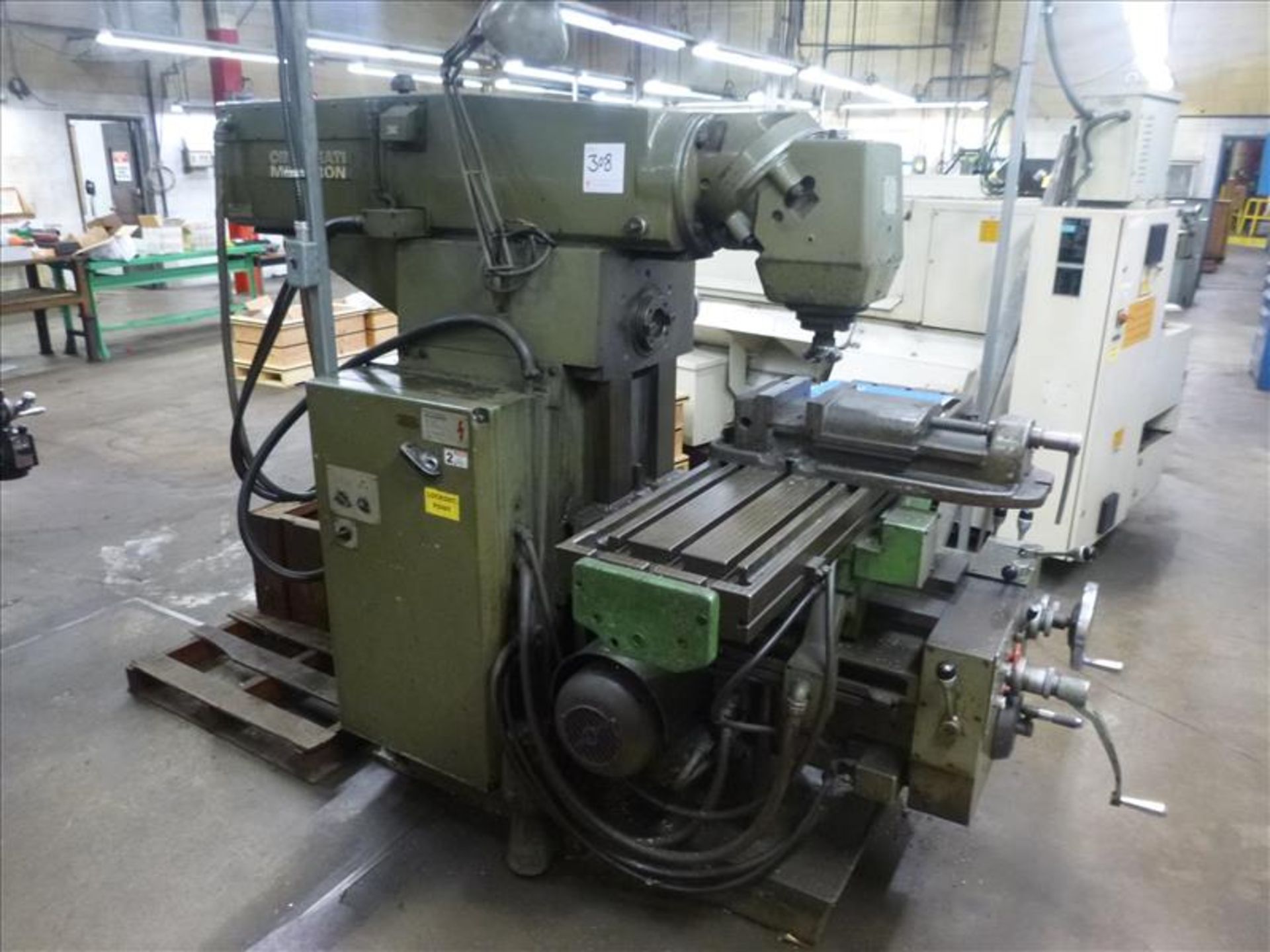 CINCINNATI MILACRON 2MK Universal Mill, s/n 13J23UIABE-31