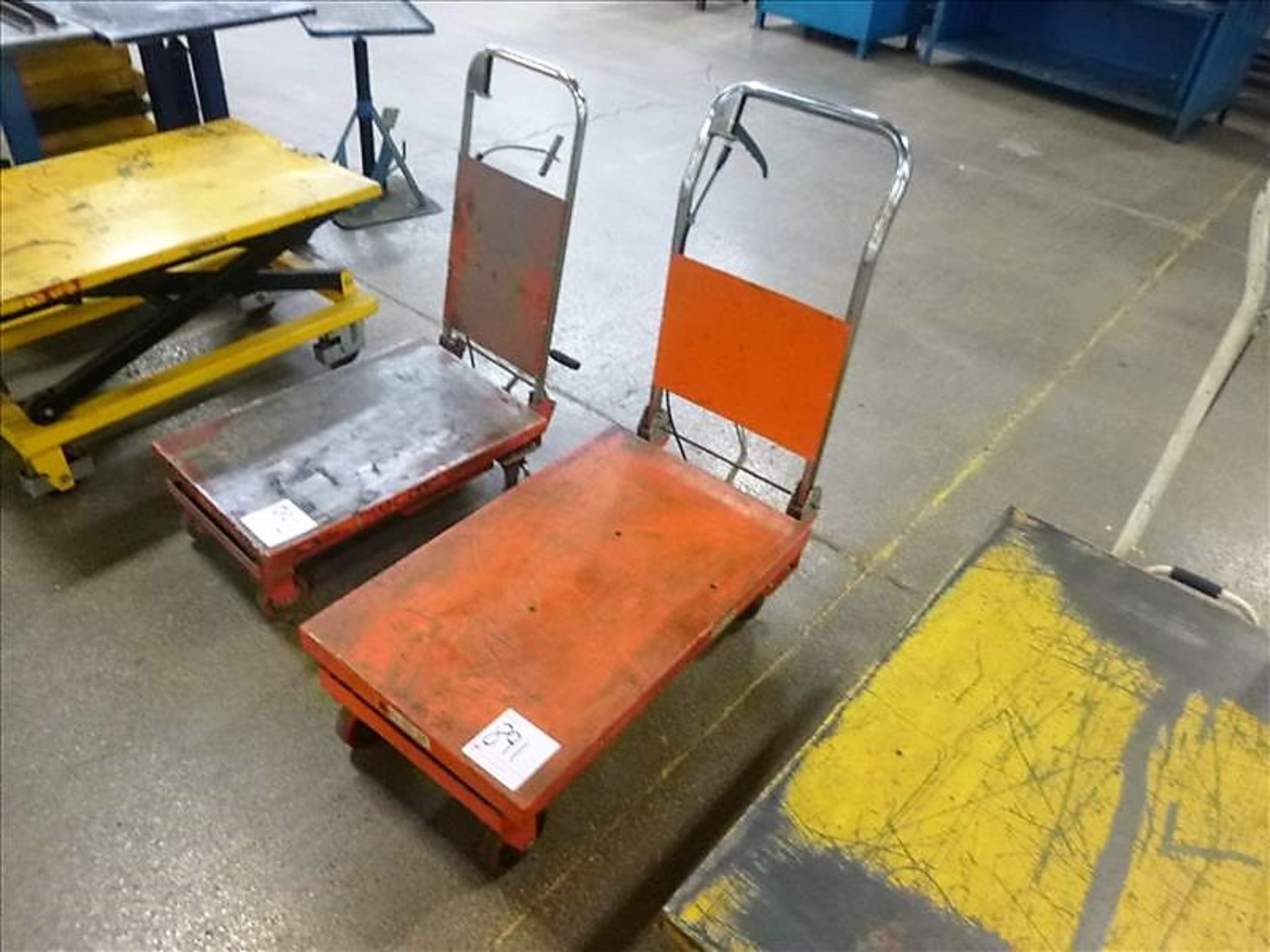 Scissor Lift Cart, approx. 20" x 32"
