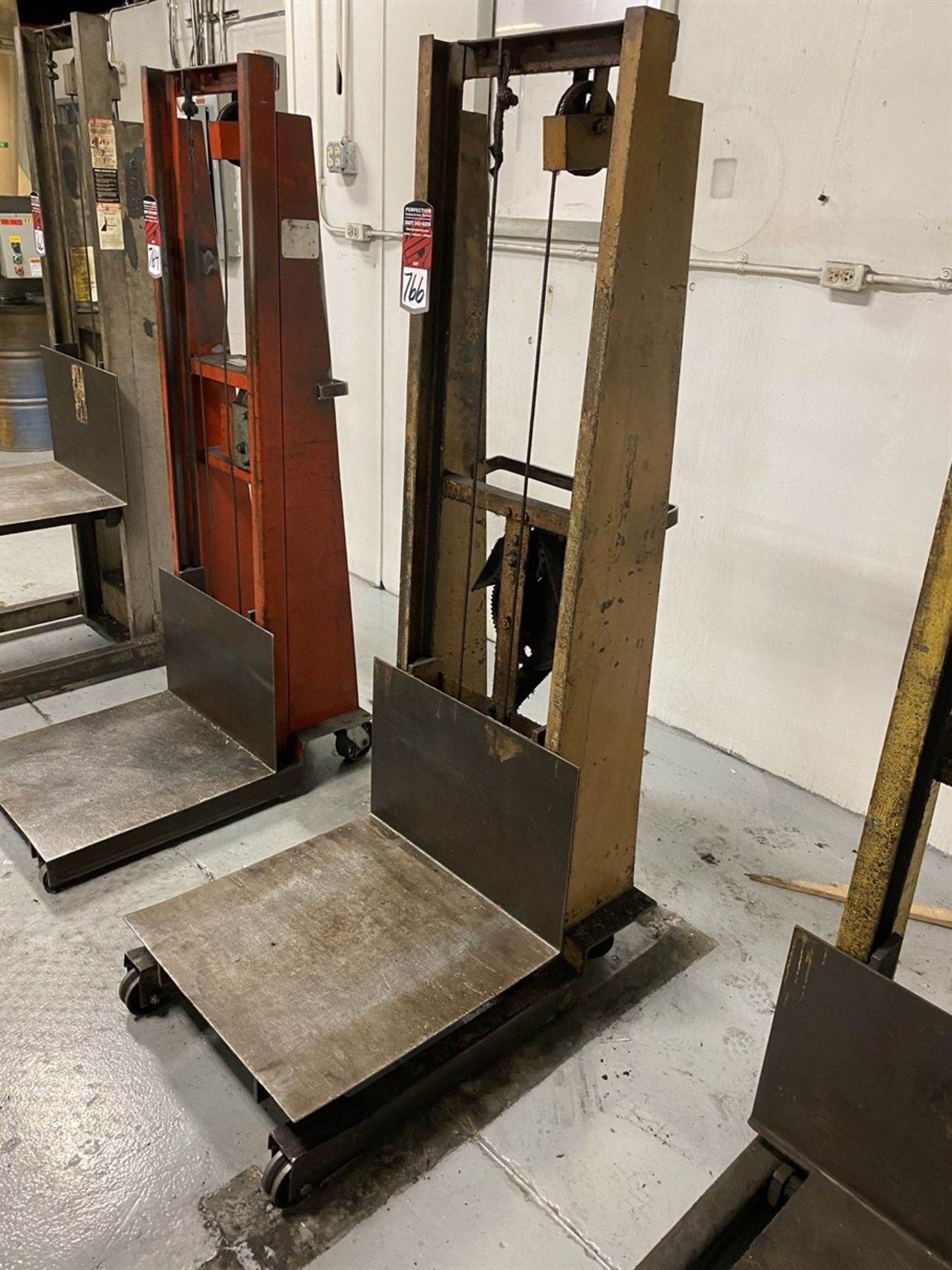 Unknown Make 750 Lb. Die Lift Cart