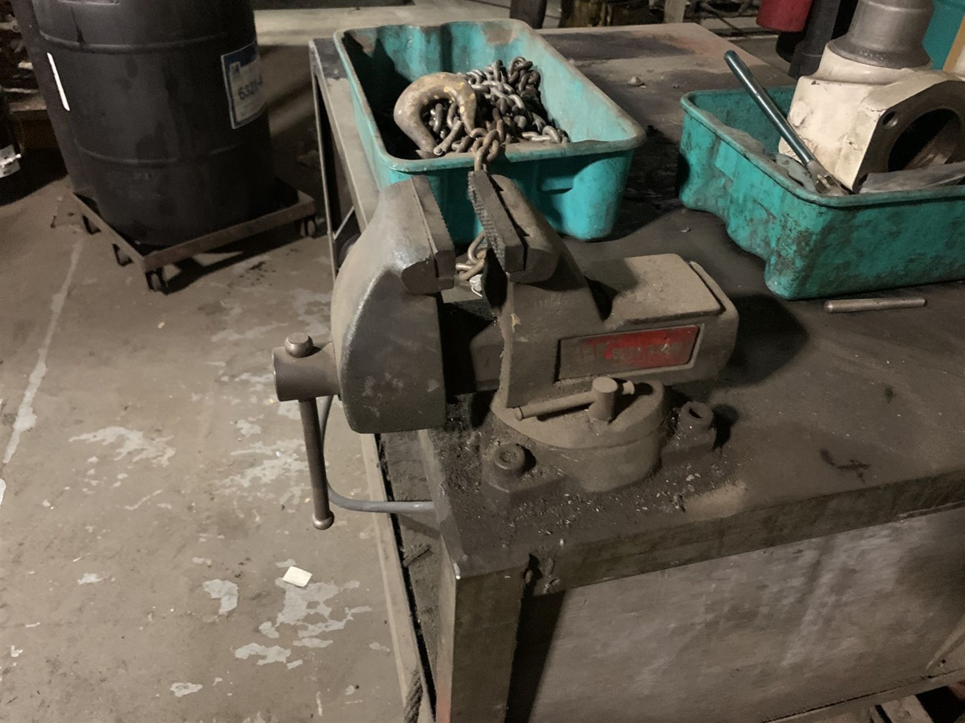 Rolling Shop Cart w/ Bench Vise, Rigging Cables and Trolley - Image 4 of 7