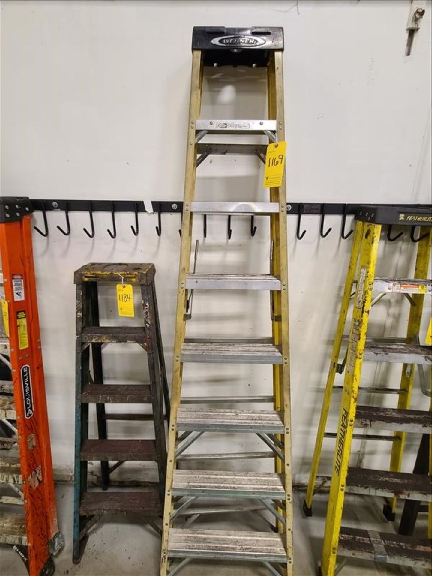 WERNER 8' Fiber Step Ladder