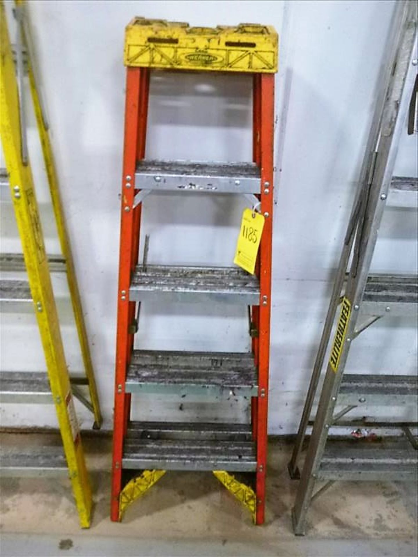 WERNER 5' Fiber Step Ladder