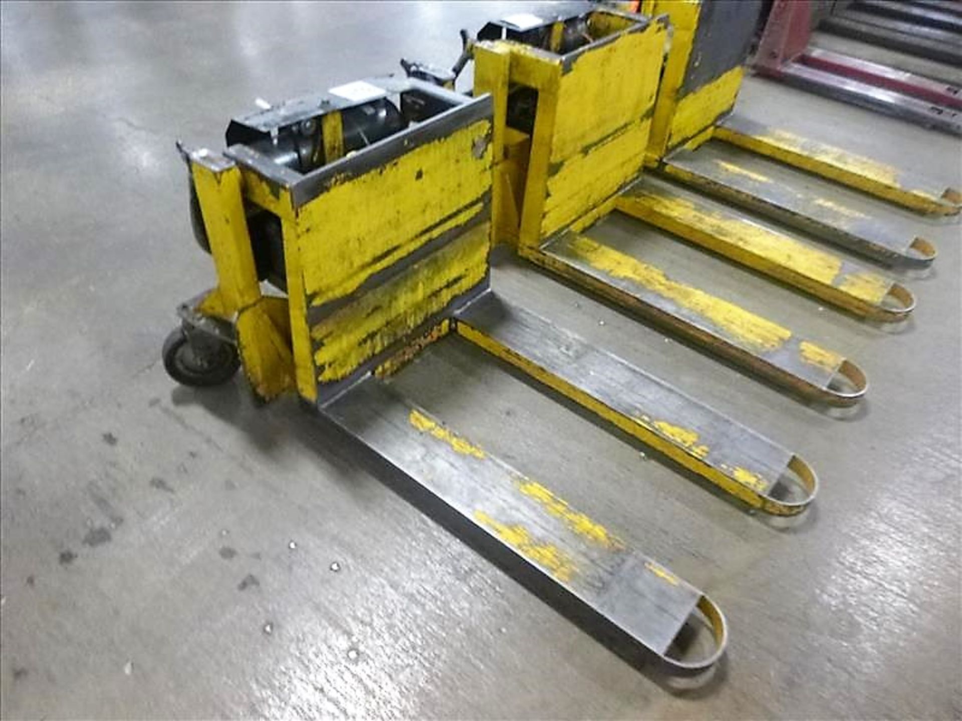 ECONOLIFT TR40 Tote Box Tilter, 4000 lbs. cap., 24V - Image 2 of 2