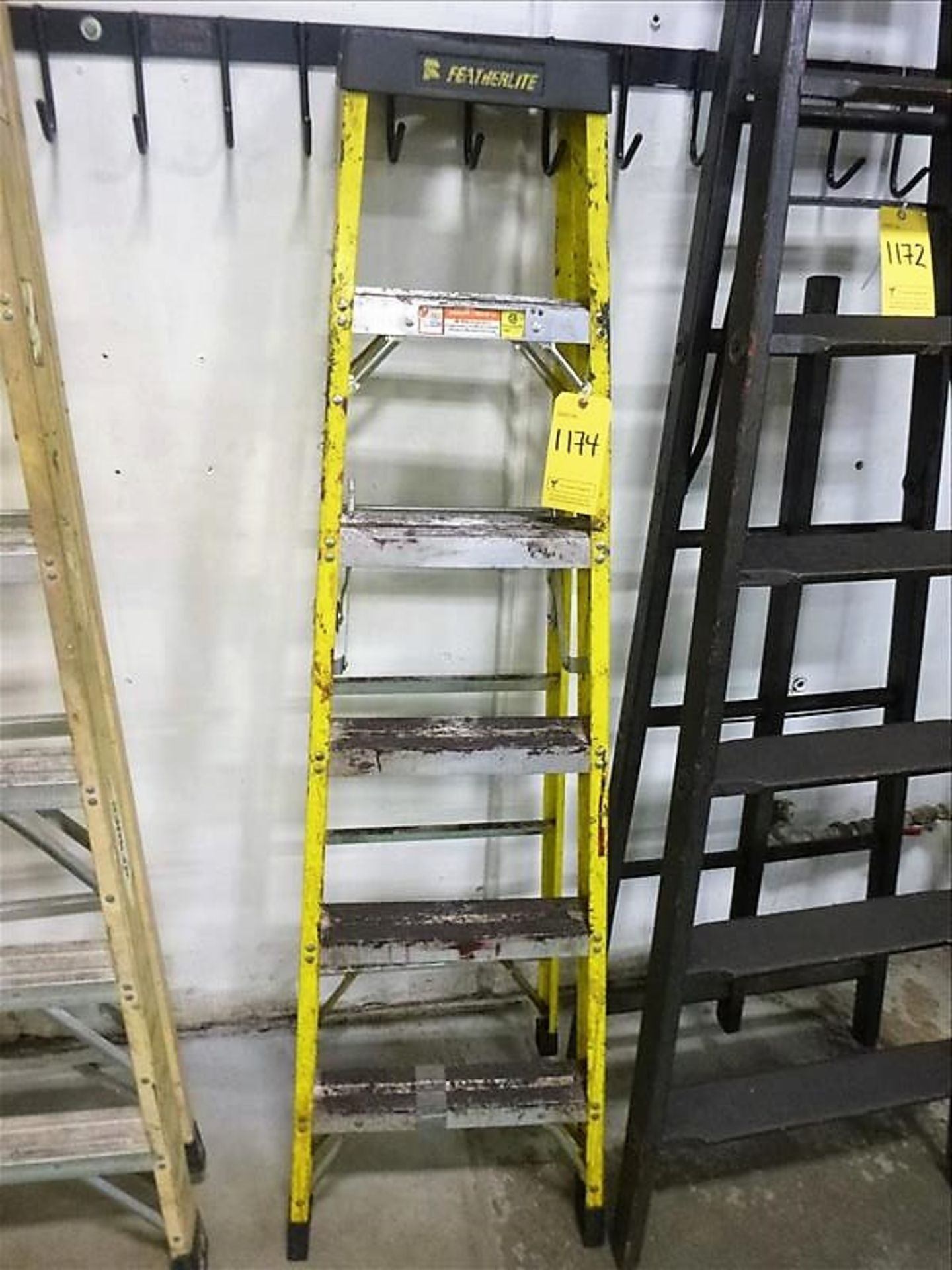 FEATHERLITE 6' Fiber Step Ladder