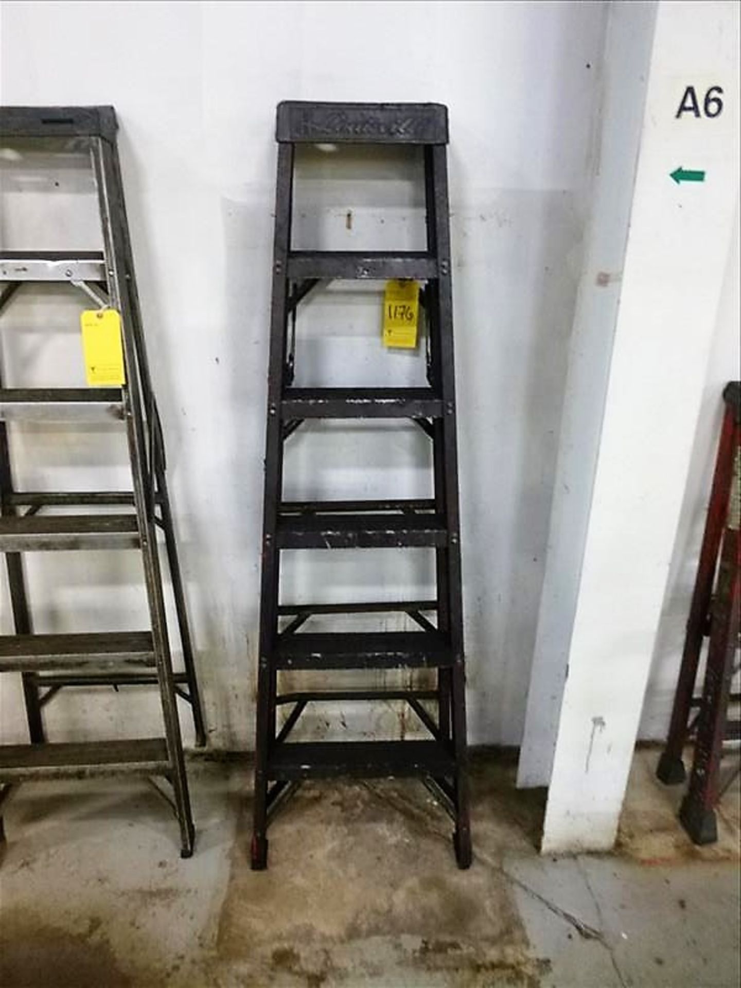 LOUISVILLE 6' Fiber Step Ladder