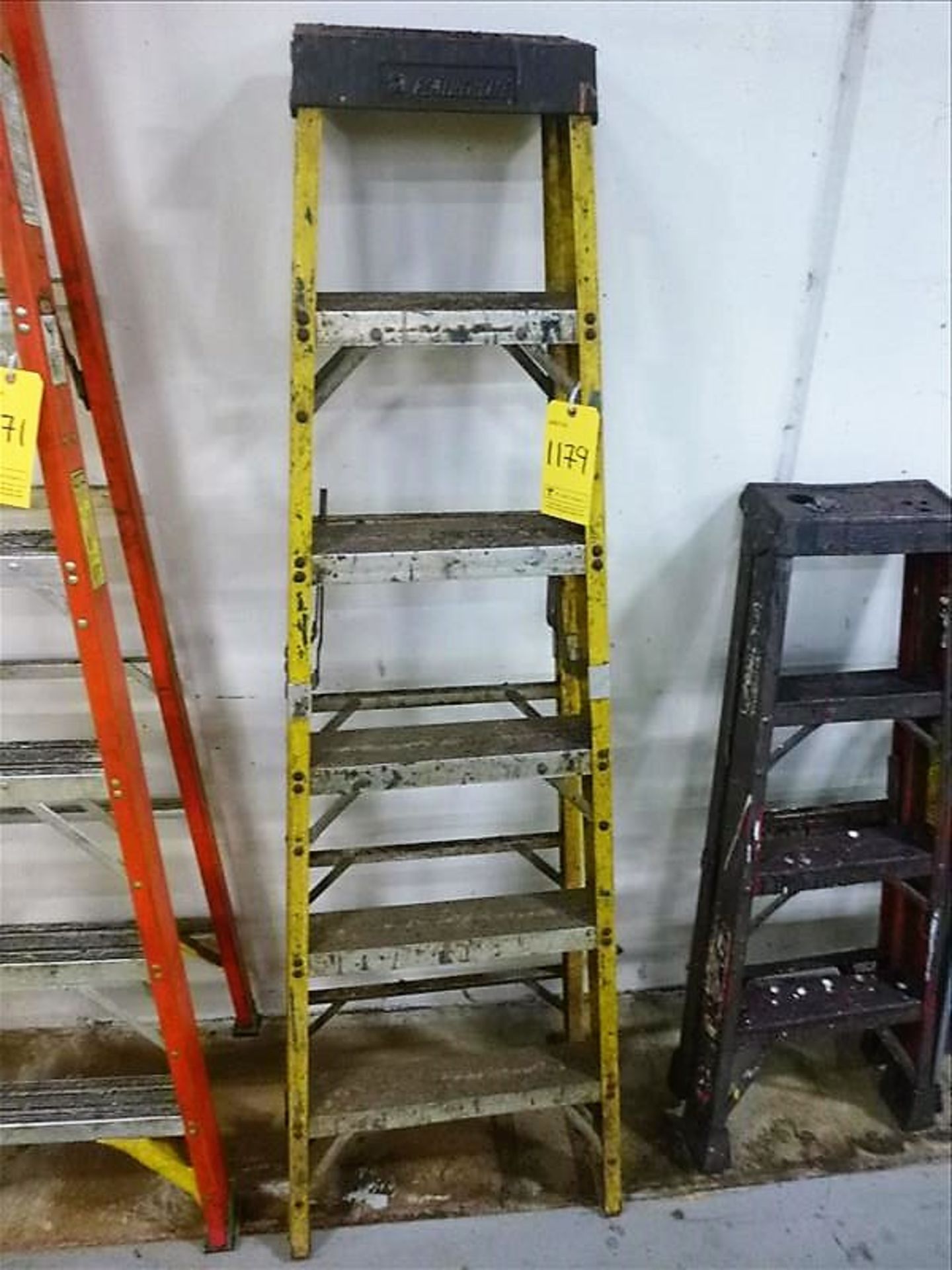 FEATHERLITE 6' Fiber Step Ladder