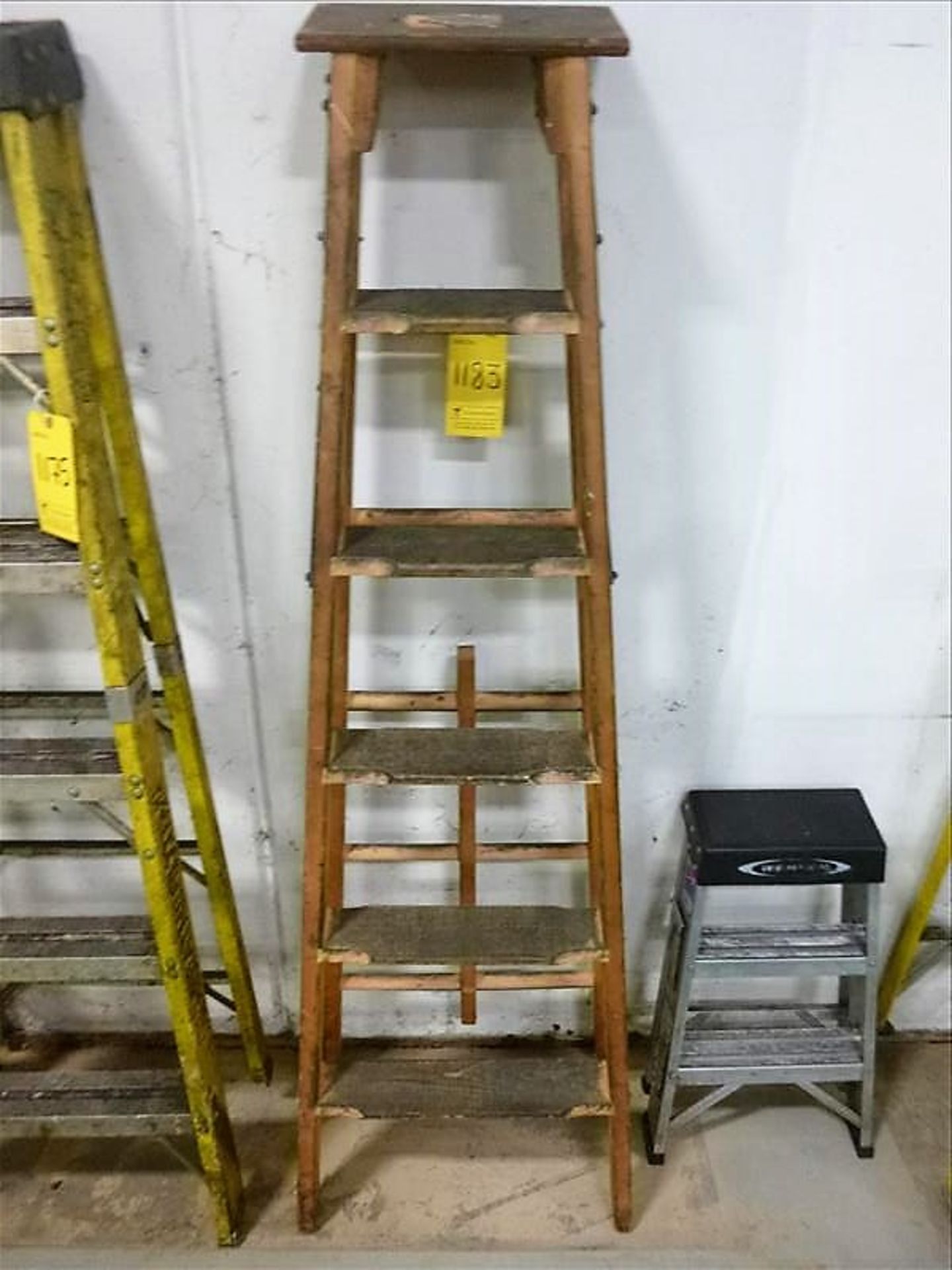 6' Wooden Step Ladder