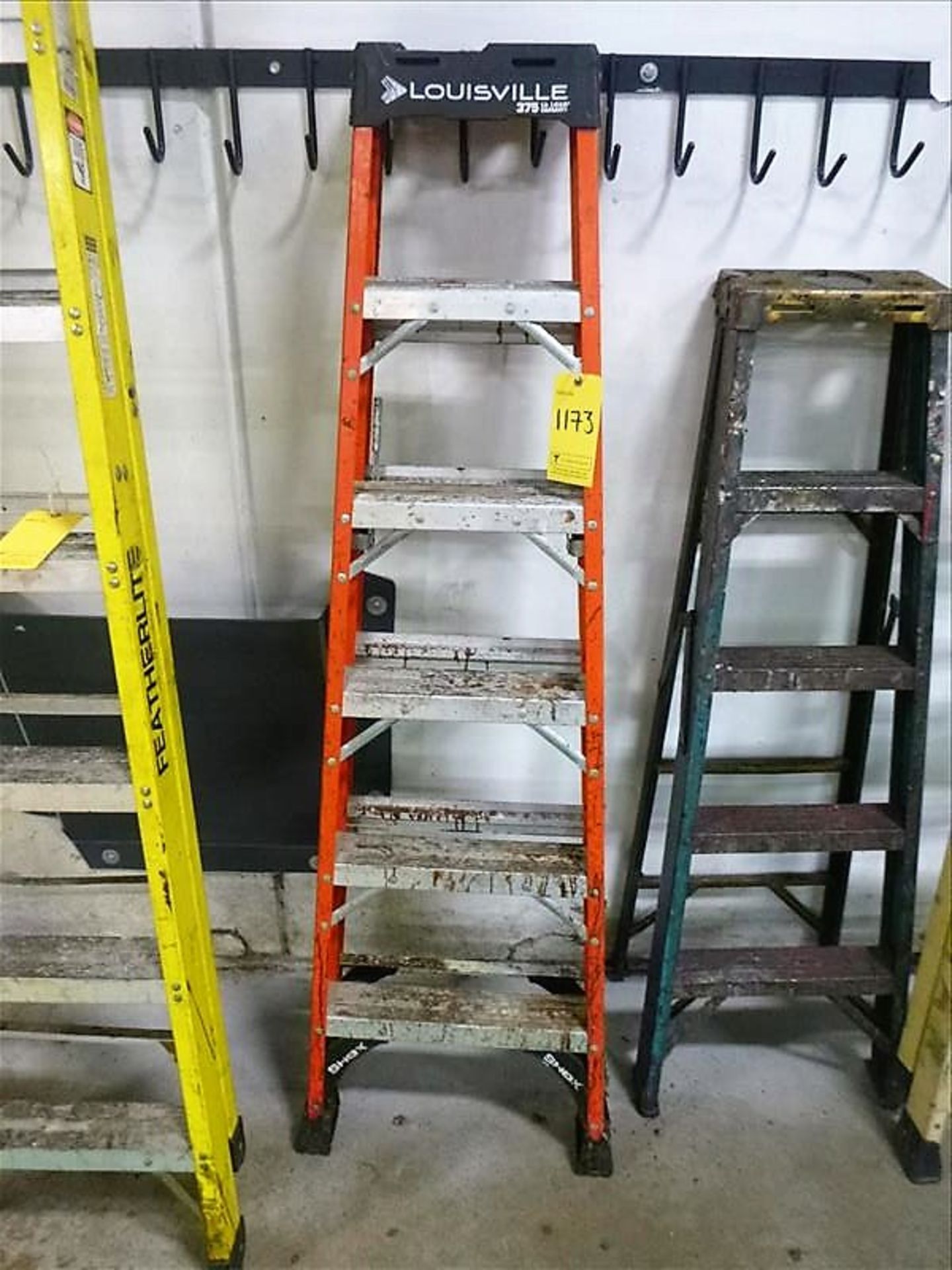 LOUISVILLE 6' Fiber Step Ladder