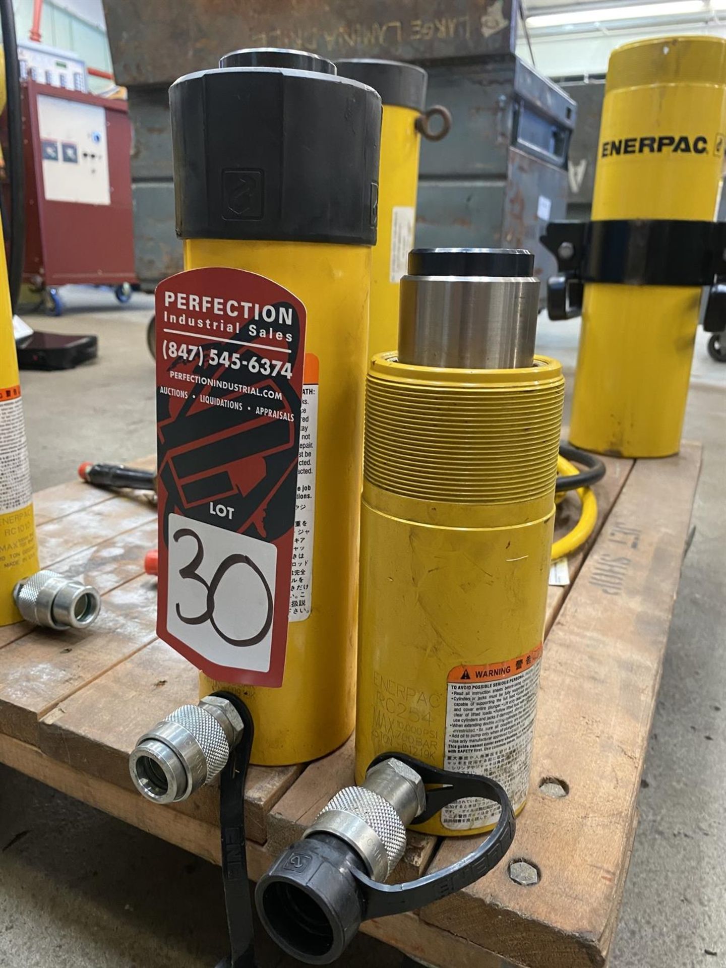 Lot Comprising ENERPAC RC254 25-Ton Hydraulic Jack and ENERPAC RC258 25-Ton Hydraulic Jack