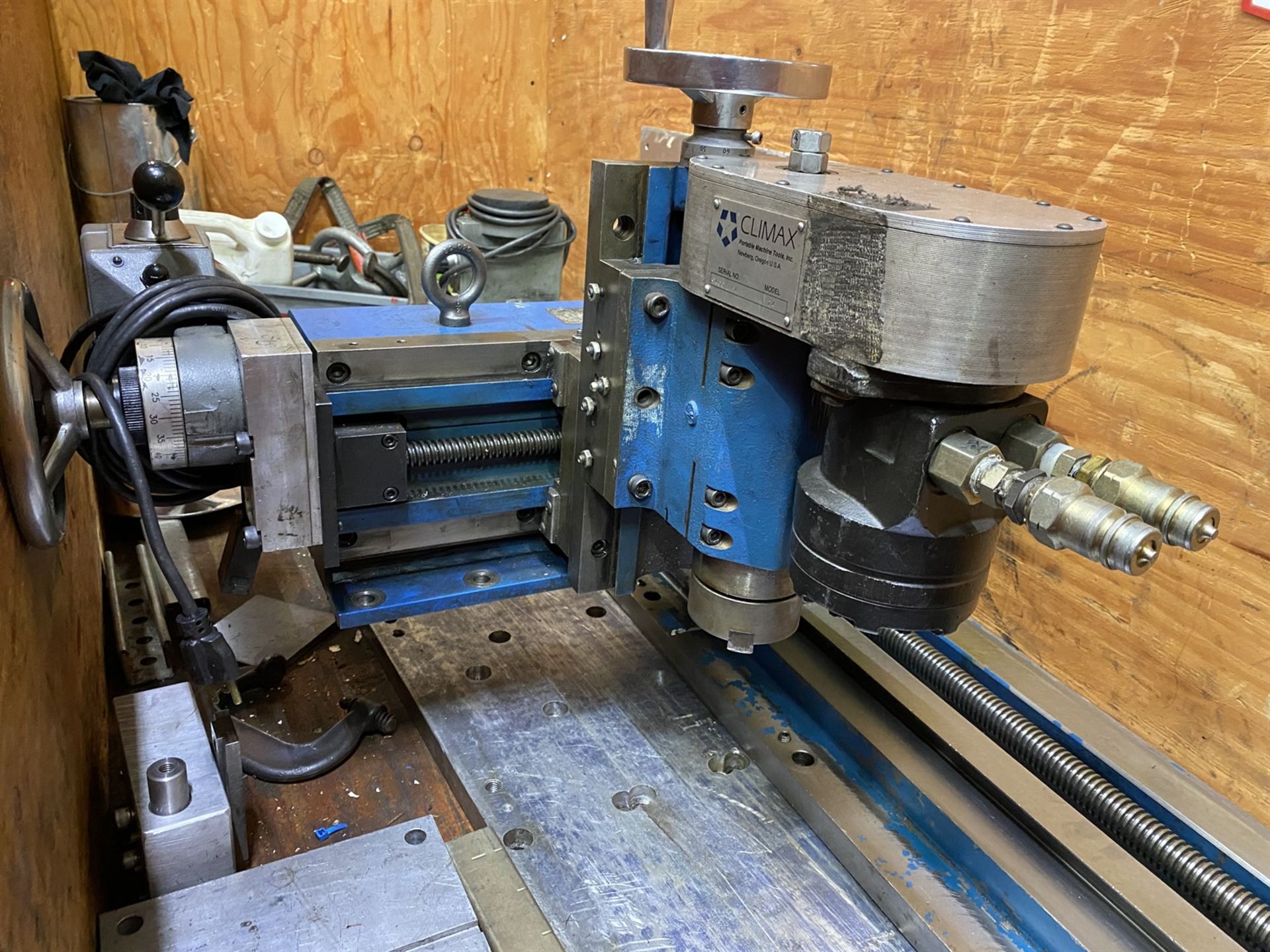 CLIMAX 24 Mid-Size Portable Milling Machine, s/n 94001664, w/ (2) Servo 150 Feeds, w/ Gang box - Image 4 of 7